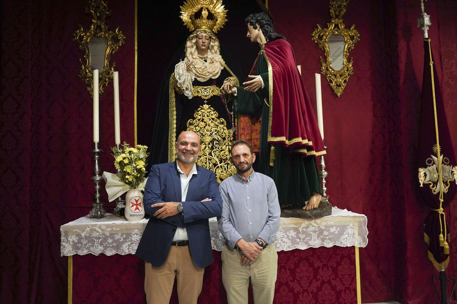 Víctor Burgos Víctor Burgos, narrador del Concierto y el hermano mayor de la cofradía.