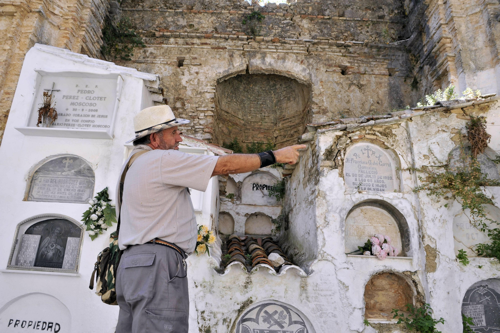 Imágenes del cementerio de Villaluenga