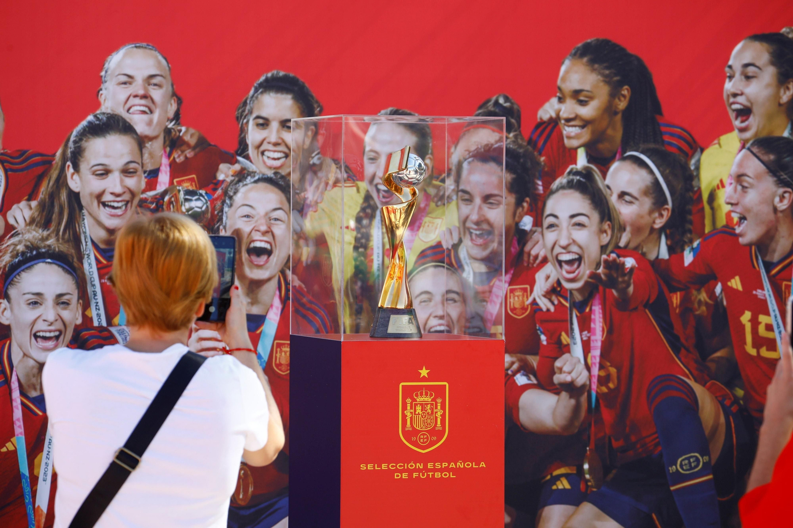 Córdoba se divierte en la 'Fan Zone' previa al partido de España ante Suiza, en imágenes