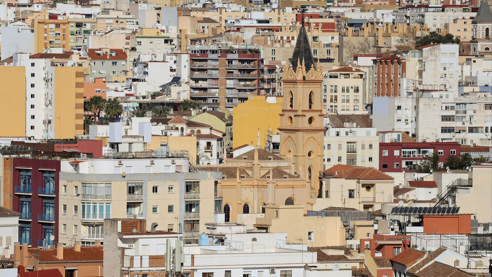 Vista area de bloques de pisos en el centro de Málaga