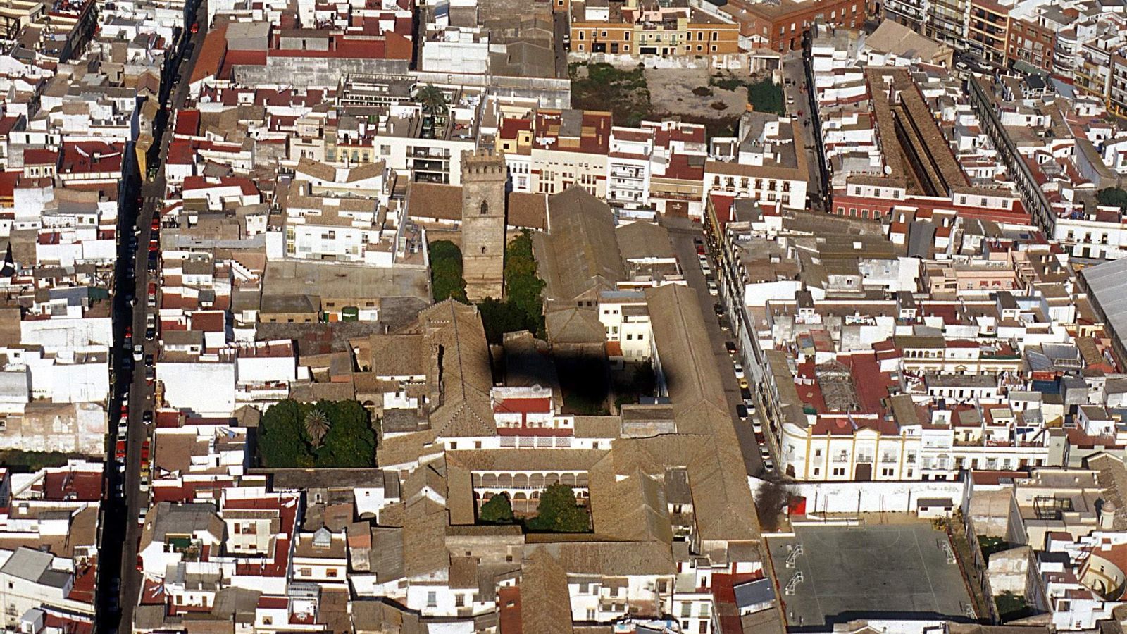 Vista aérea del convento de Santa Clara, enclavado en el barrio de San Lorenzo.