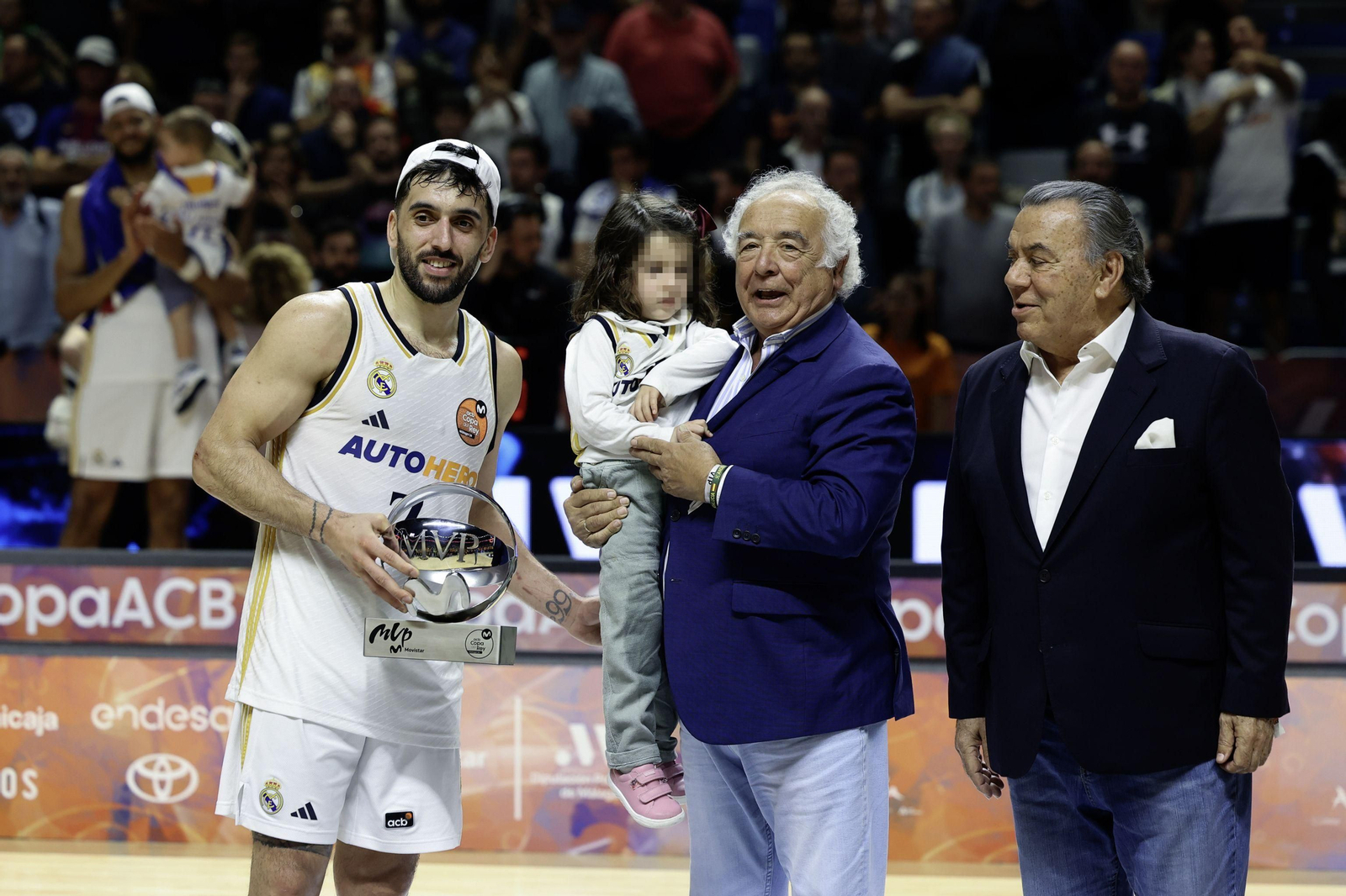 Los del Río en la final de la Copa del Rey del pasado fin de semana en Málaga, entregando el MVP al madridista Campazzo Los del Río en la final de la Copa del Rey del pasado fin de semana en Málaga, entregando el MVP al madridista Campazzo