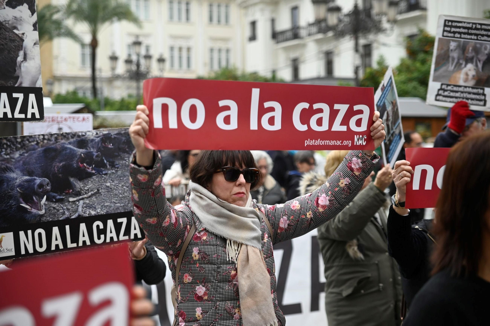 Decenas de personas exigen en Córdoba la protección de los perros utilizados para cazar