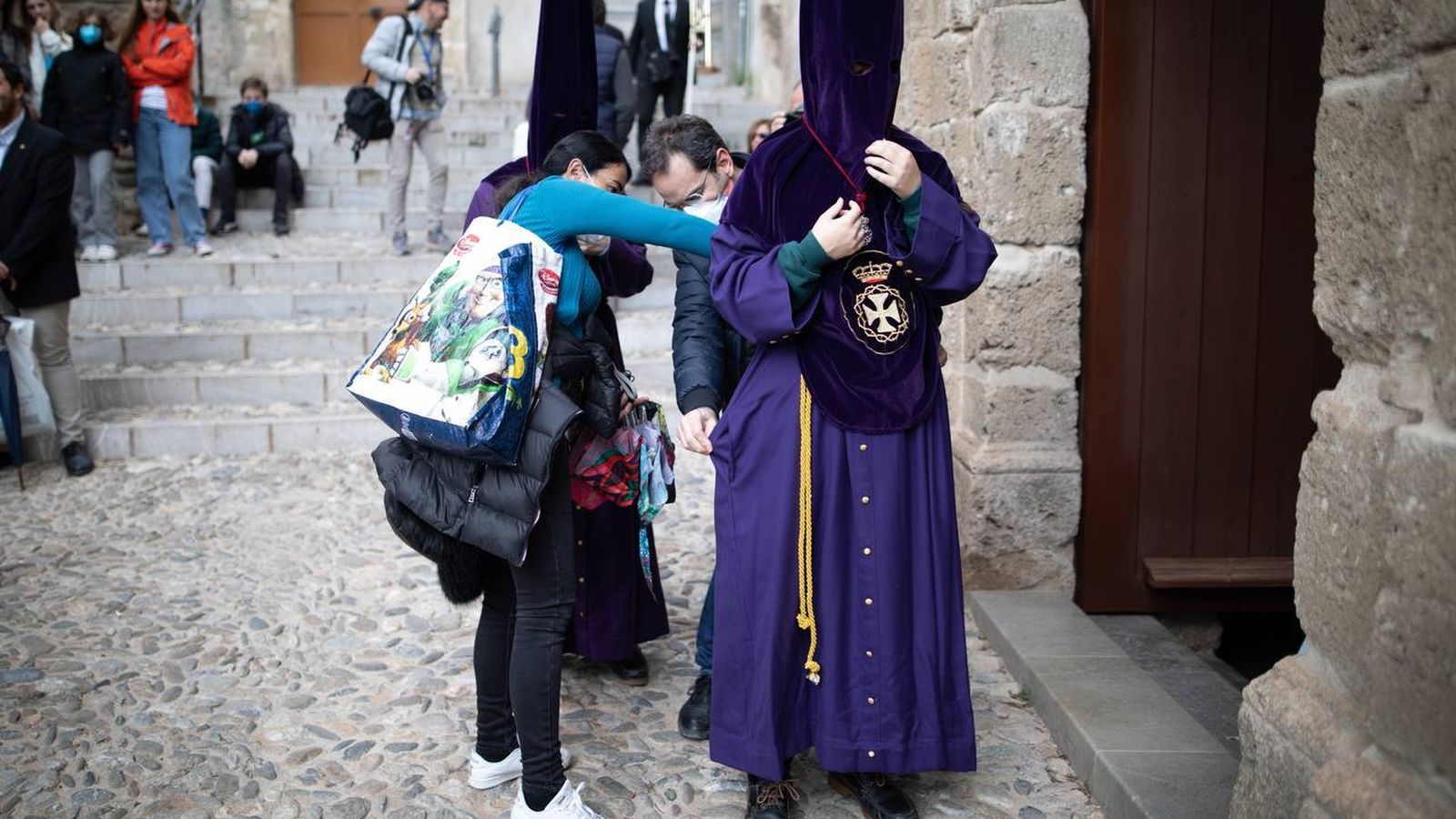 Los nazarenos del Vía Crucis llegando a San Juan de los Reyes