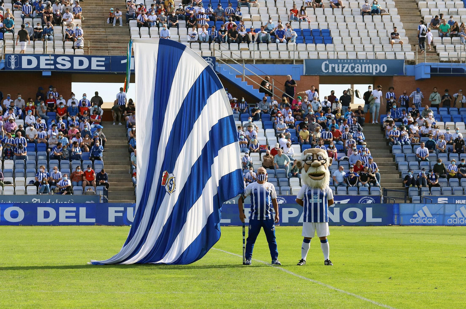 Imágenes de la mejor afición en el Recre-Gerena