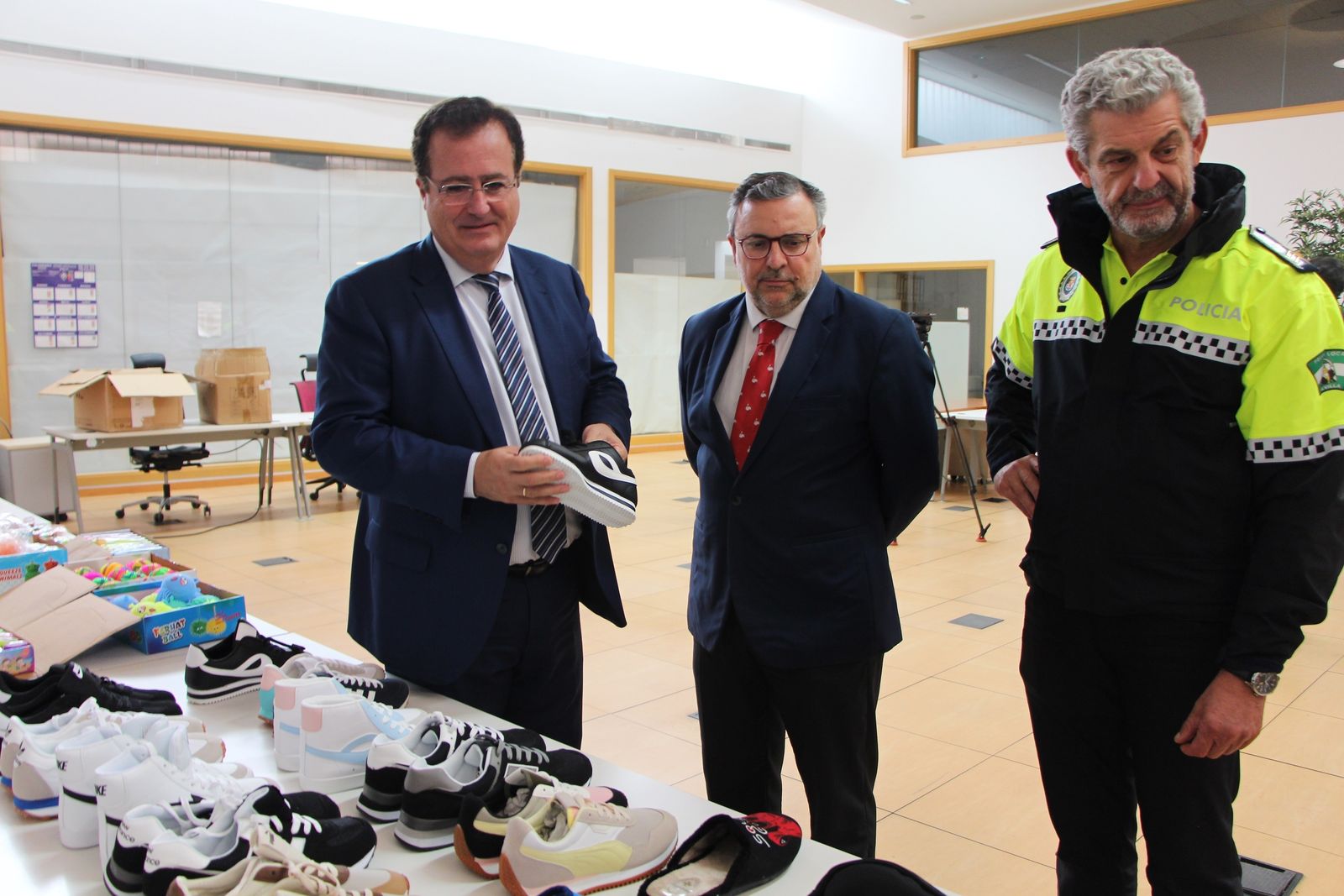 Falsificaciones intervenidas por la Policía Local en Navidad