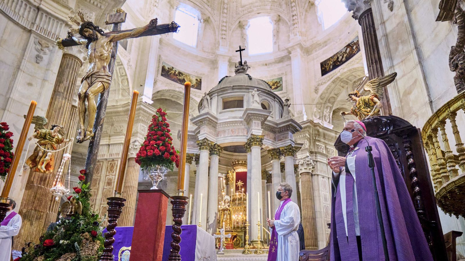 Vía Crucis de Piedad en el interior de La Catedral.