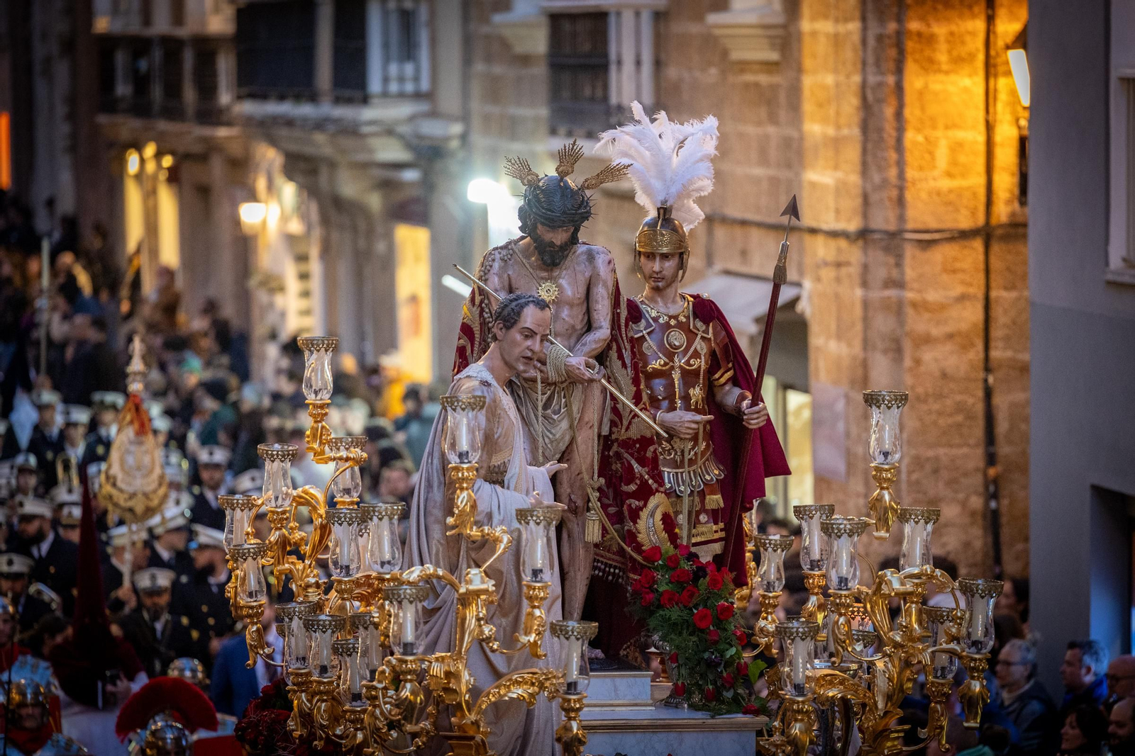Las imágenes de la archicofradía de Ecce Homo en la Semana Santa de Cádiz de 2024