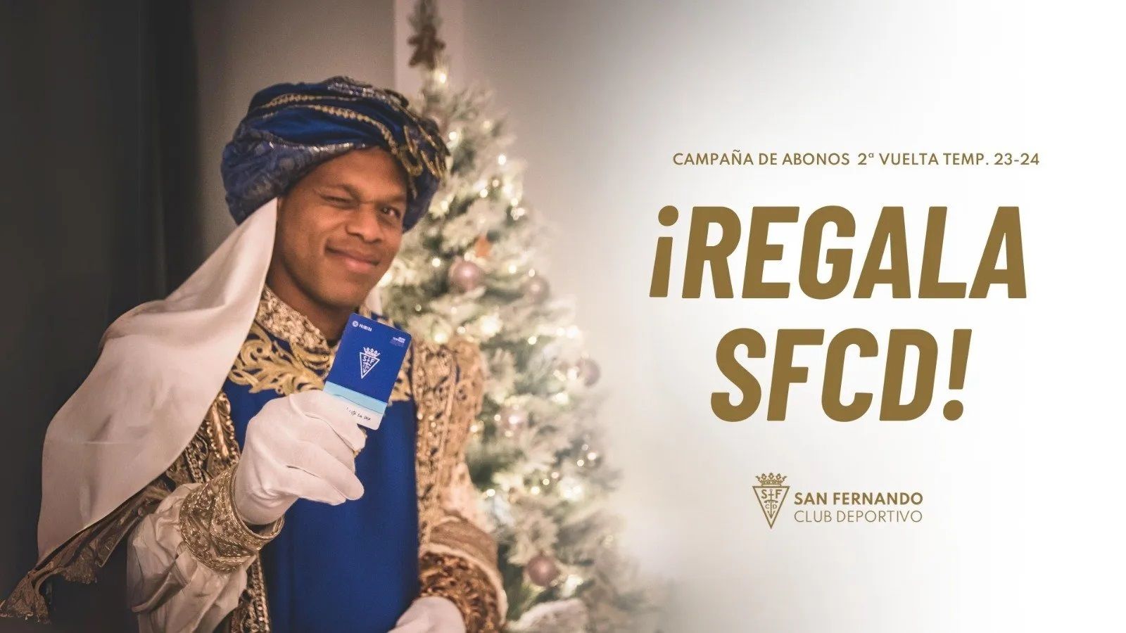 El jugador azulino Biabiany, ataviado de Rey Mago, es el reclamo del cartel de la campaña.