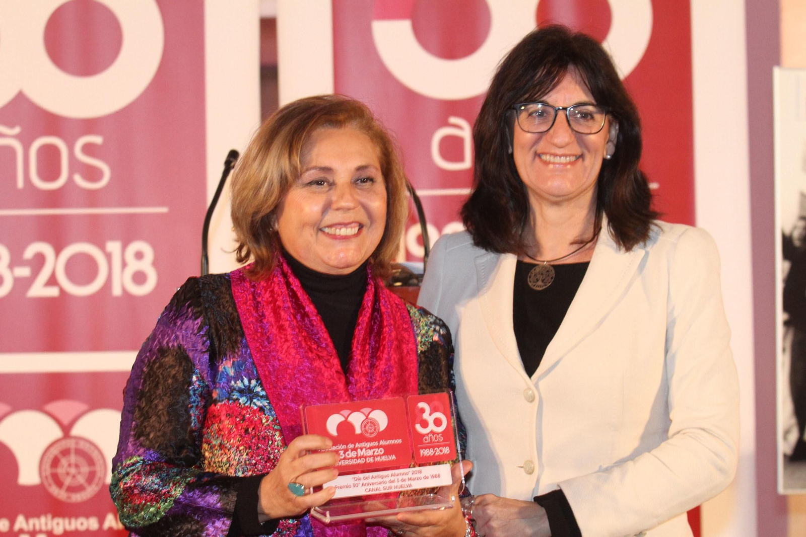 Imágenes de la entrega de premios de la asociación de antiguos alumnos 3 de Marzo en La Merced