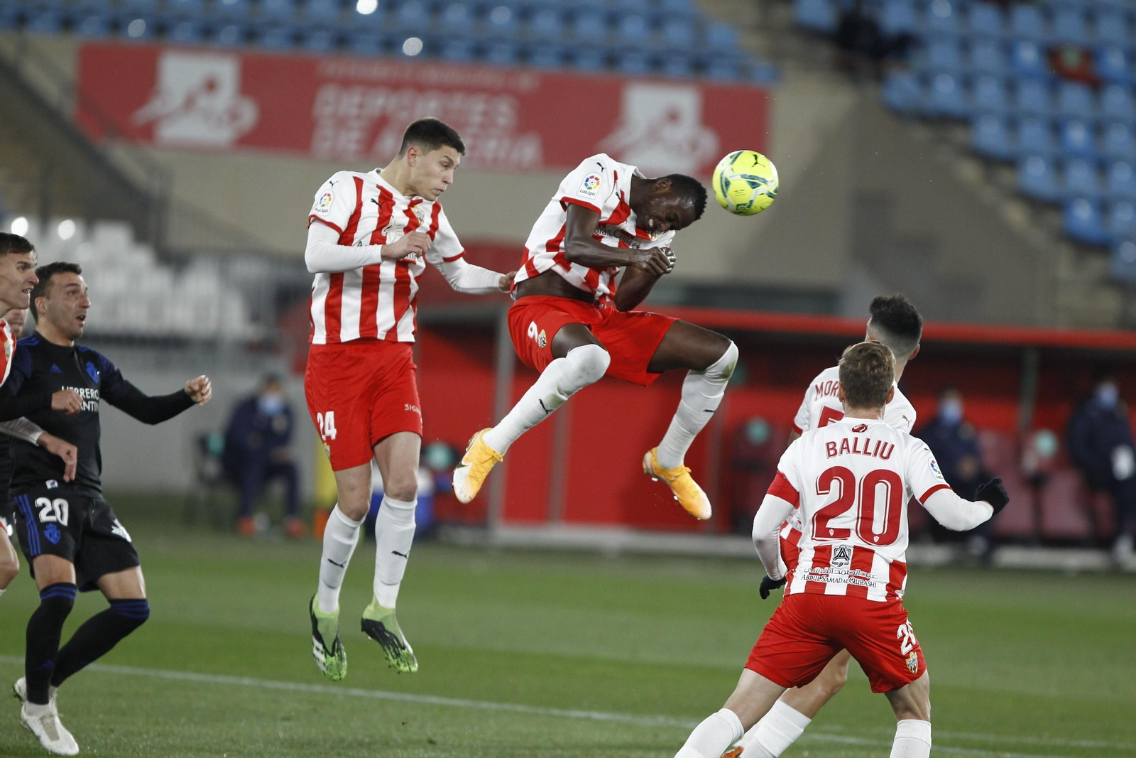 Sadiq salta con Cuenca en un balón aéreo