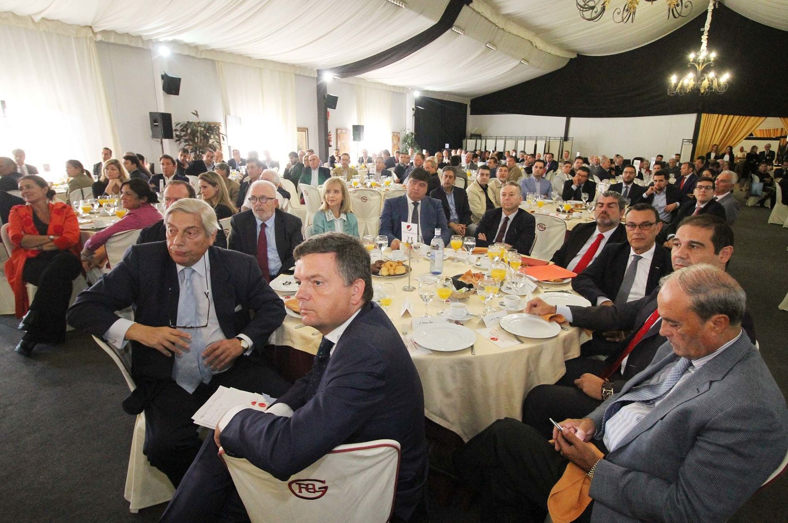 Imágenes del Desayuno Informativo del Grupo Joly con Javier Targhetta