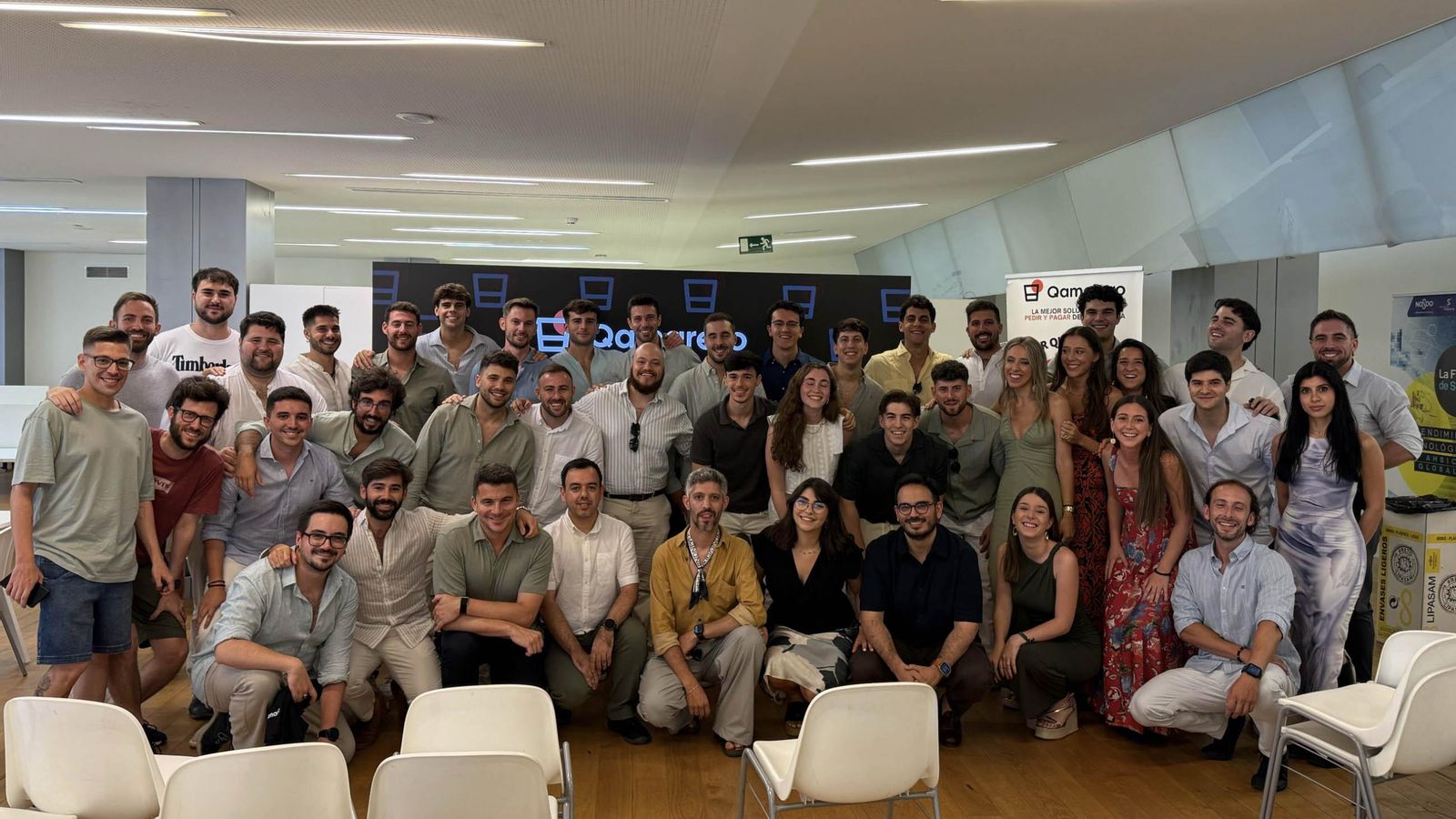 Parte de la plantilla de la footech sevillana Qamarero