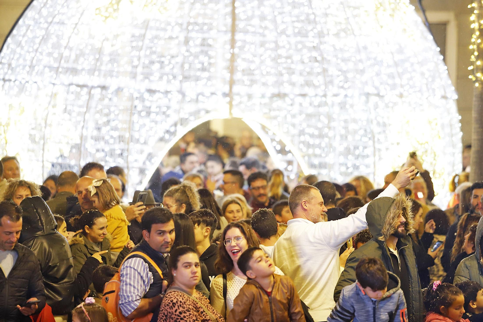 Imágenes del alumbrado navideño en las calles de Huelva