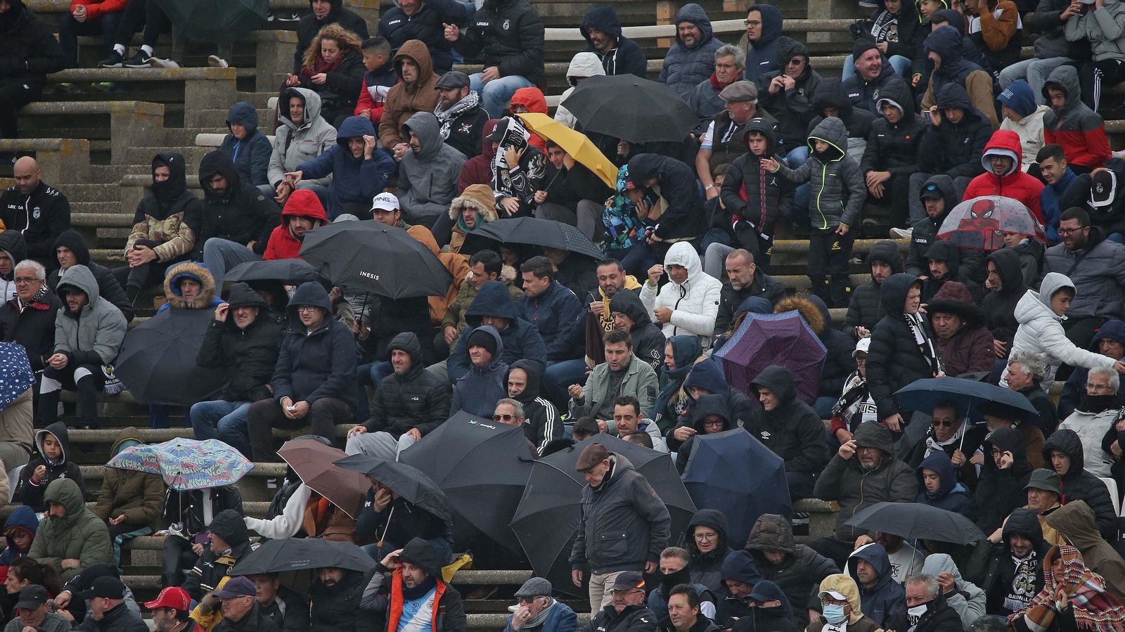 Fotos de la afición en el estadio municipal de La Línea