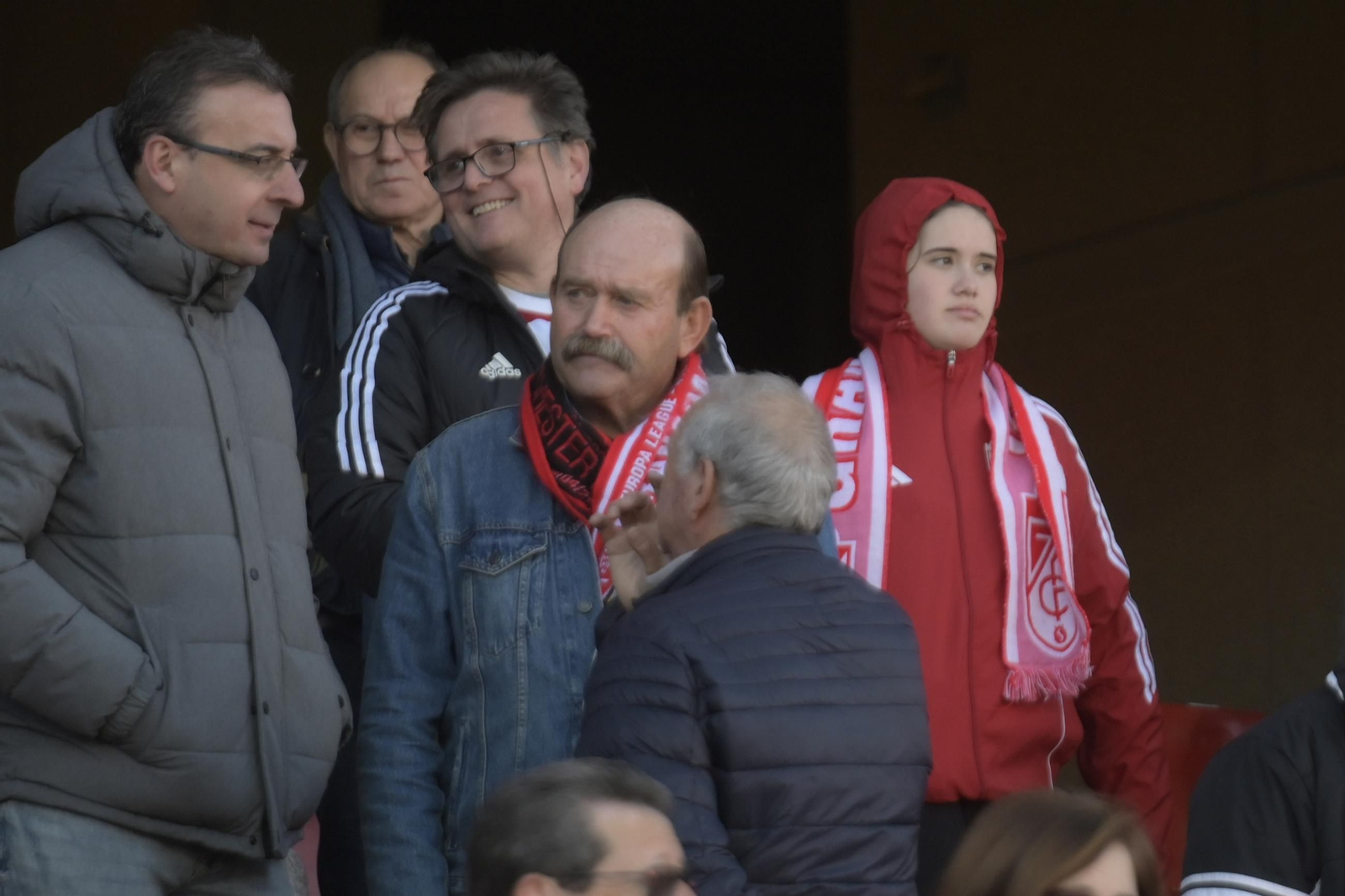 Encuéntrate en la grada y en el recibimiento al Granada CF