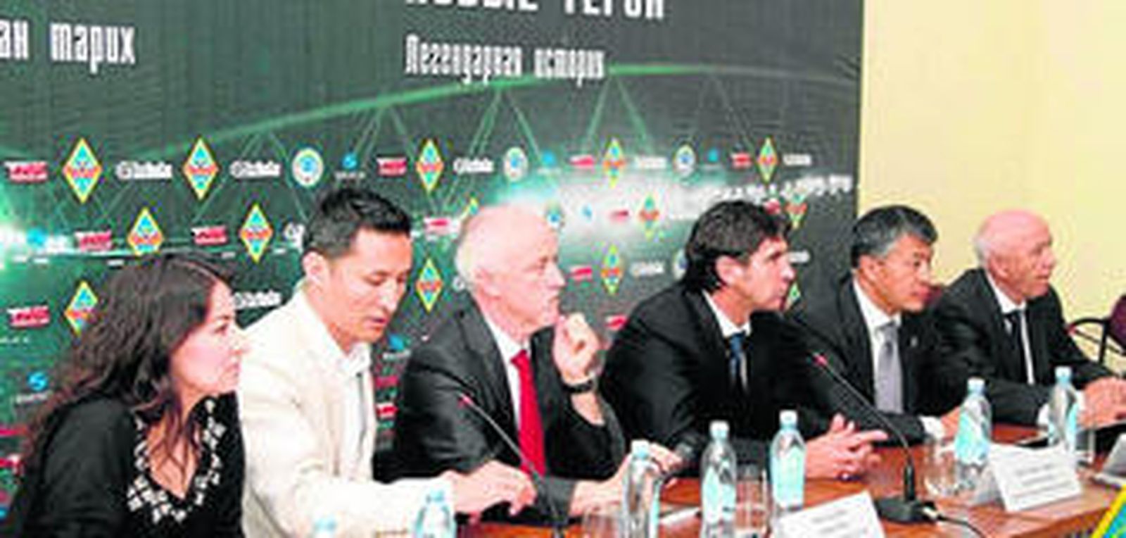 Ismael Díaz, junto a Pepe Serer, en la presentación el pasado mes de junio con el Kairat FC.