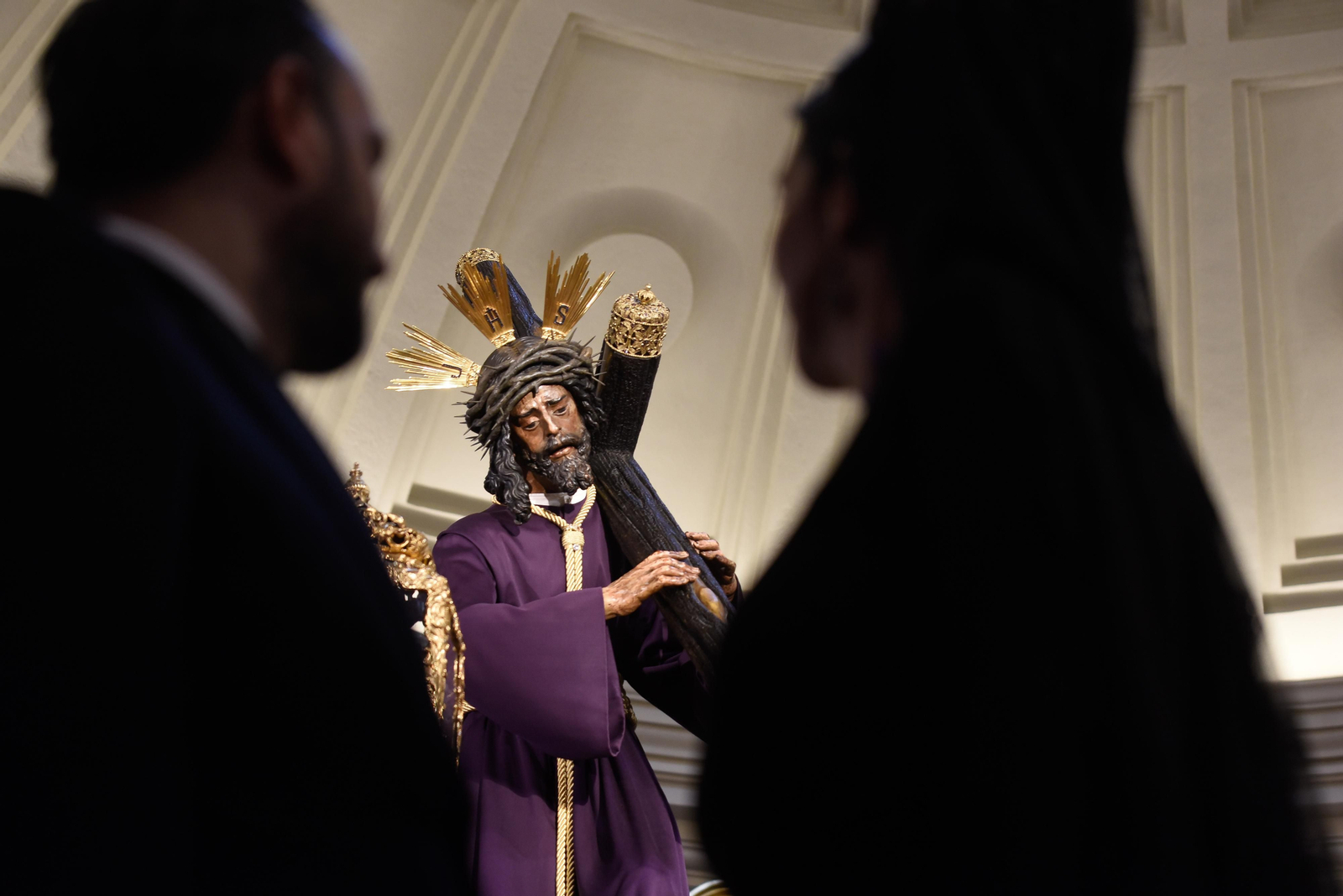 Las imágenes del ambiente en la Macarena y el Gran Poder el Jueves Santo en la Semana Santa de Sevilla 2024