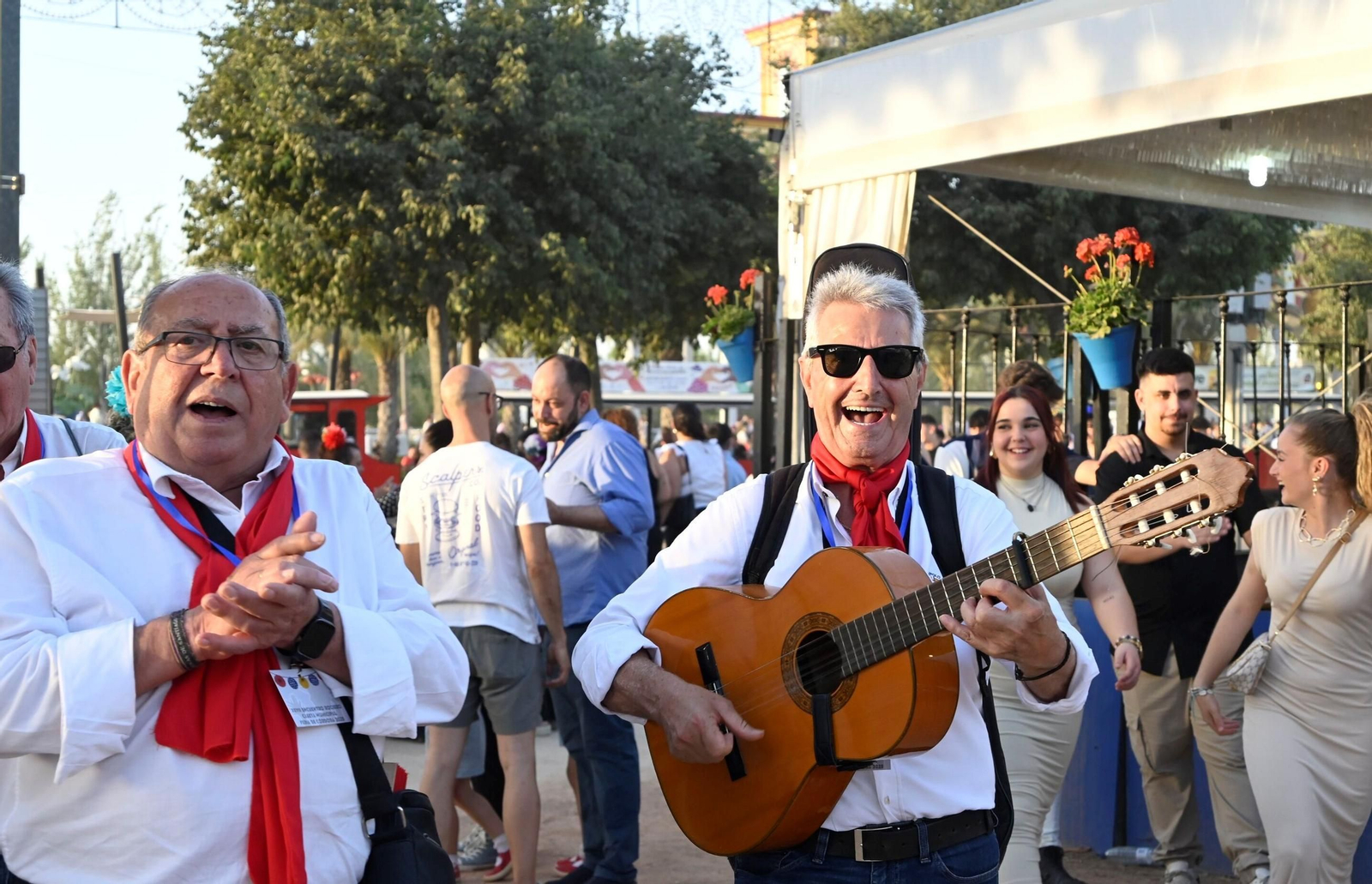 El pasacalles de coros rocieros en la Feria de Córdoba