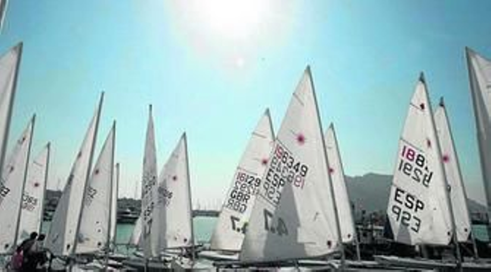 Las embarcaciones, ayer antes de tomar la salida en La Línea.