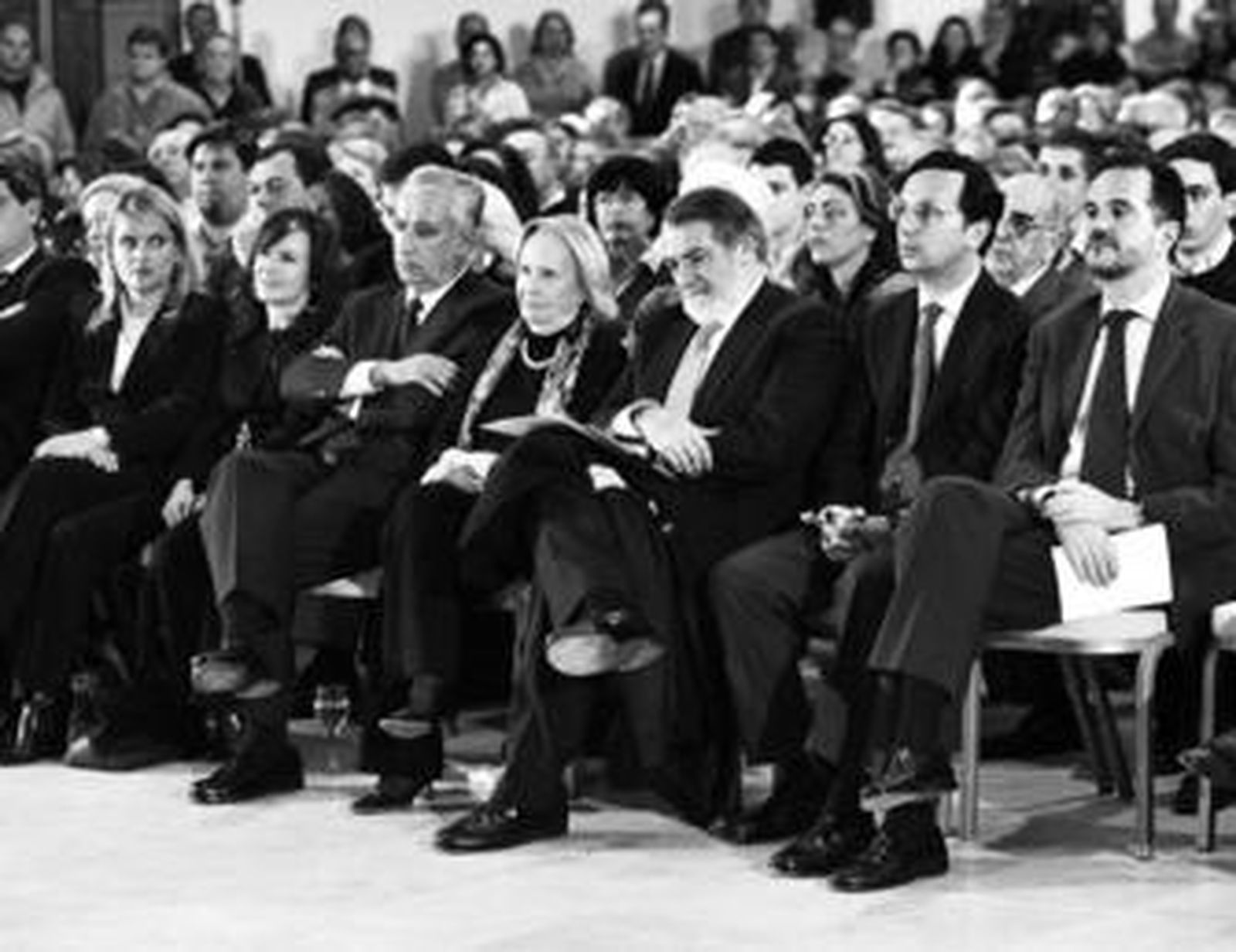 Arenas y Mayor Oreja flanquean a la madre de Alberto Jiménez Becerril.