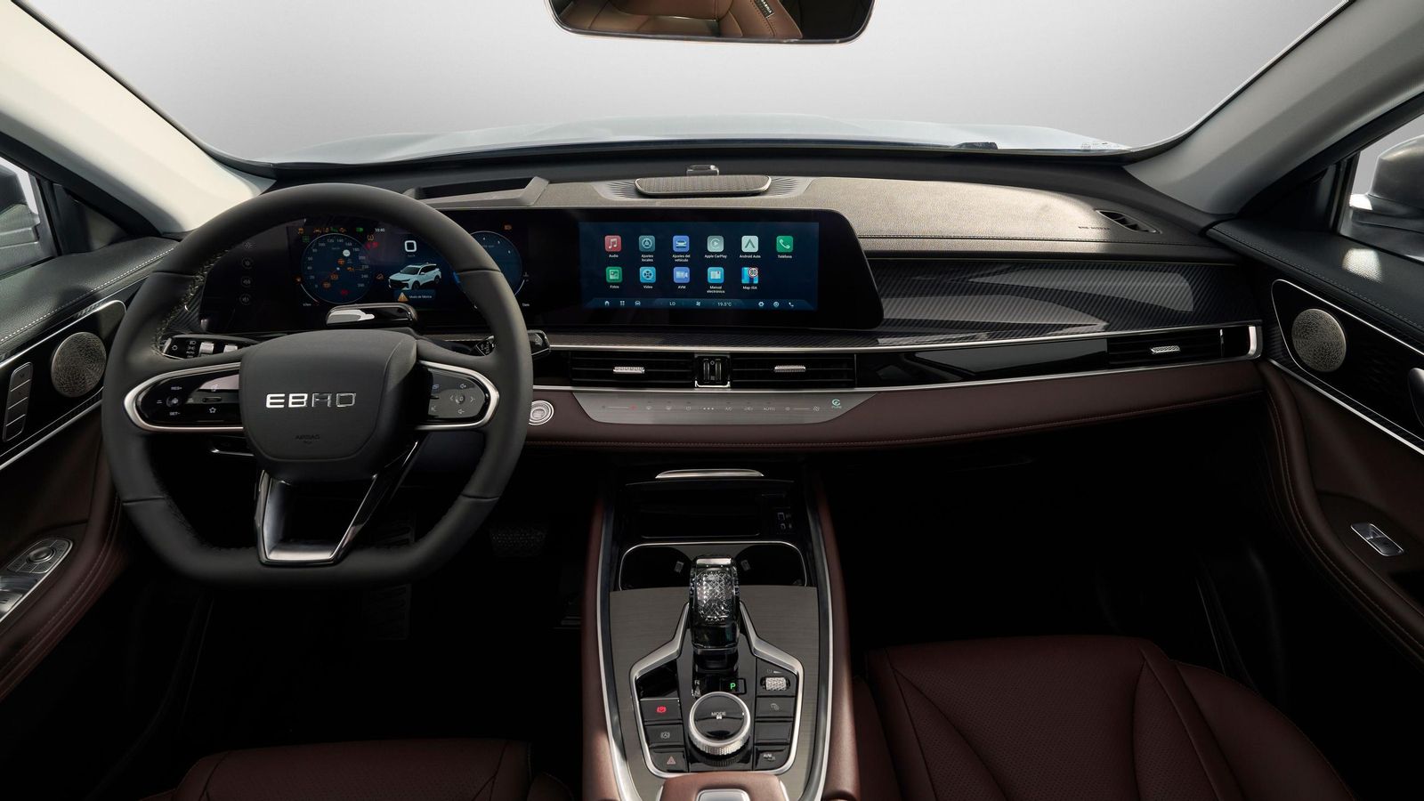 El salpicadero del s700 es fácilmente identificable porque las dos pantallas se enmarcan bajo un único cristal.