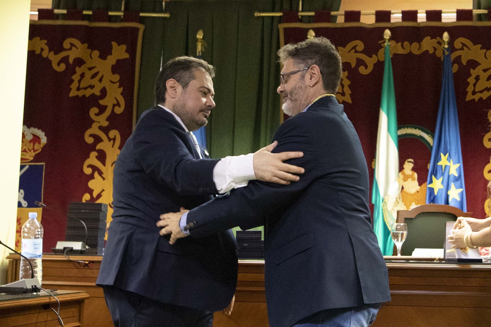 Imagen de archivo de Julio Pérez y Antonio García Leyva en el pleno de investidura del primero