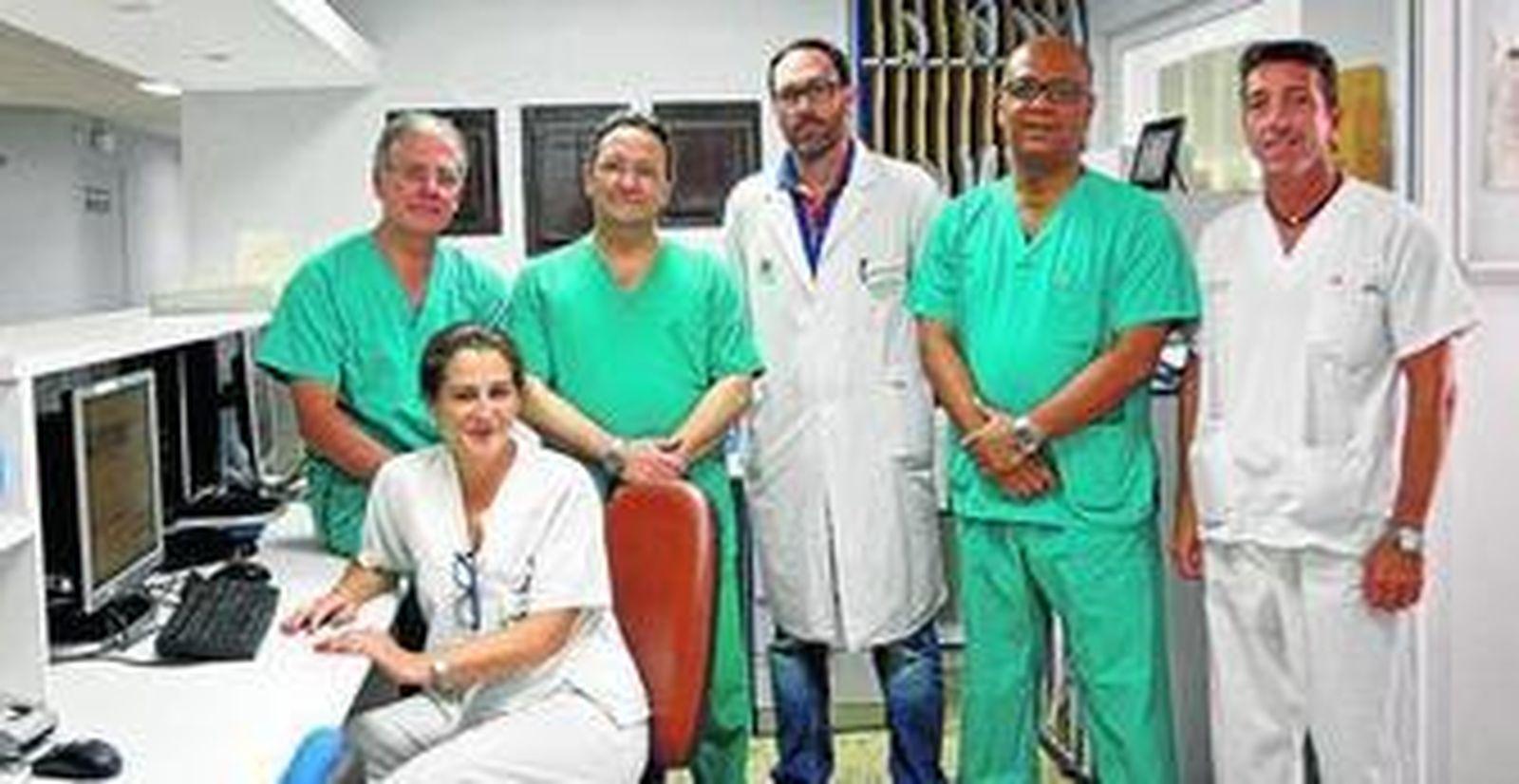 Los miembros de la Unidad de Cirugía de Columna del Servicio de Traumatología del Hospital Puerta del Mar.