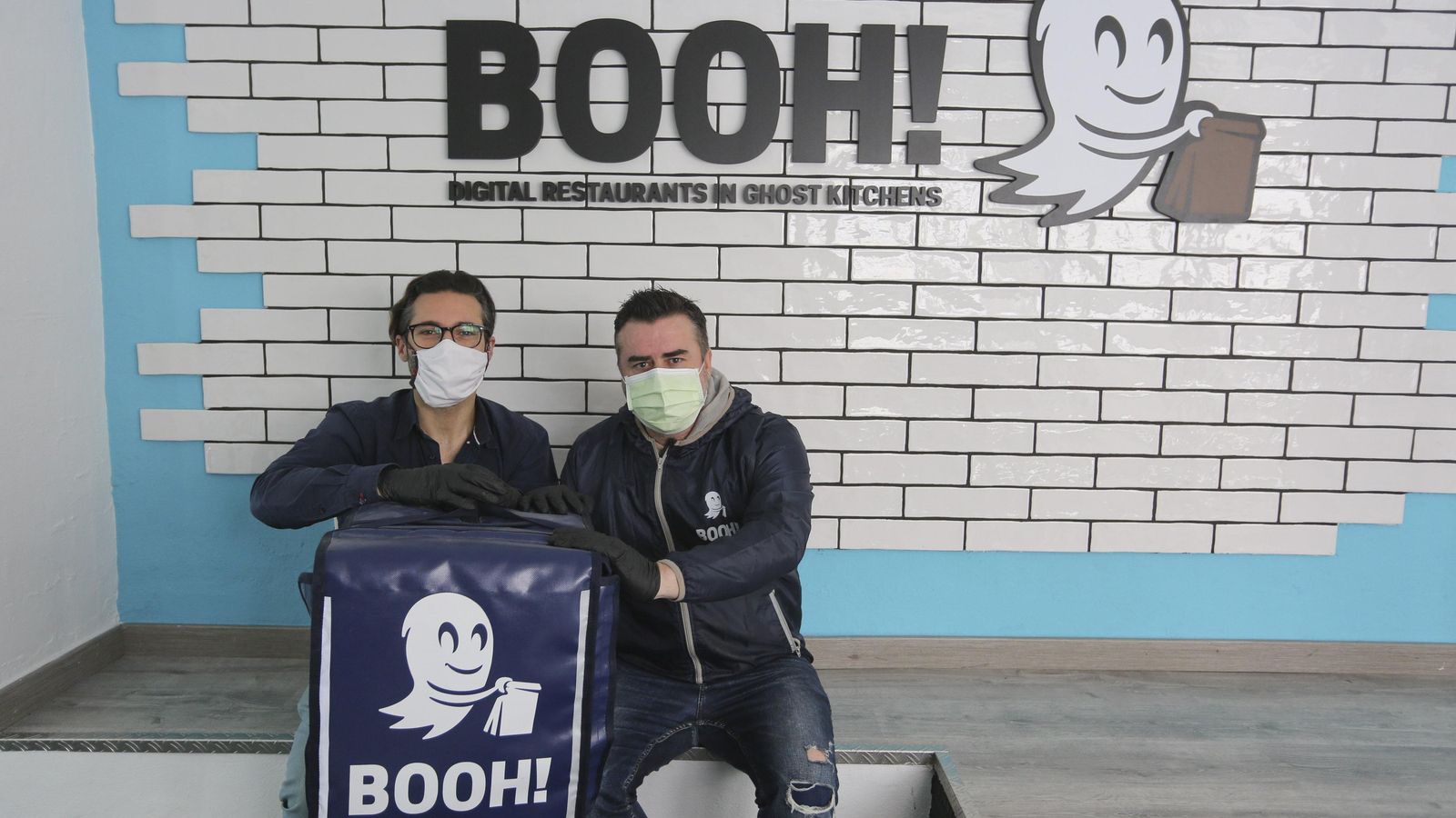 Los fundadores de Booh!, Daniel Bueno y Angelo Di Placido, siguen las recomendaciones sanitarias, pero nadie podrá reconocerles por la calle.