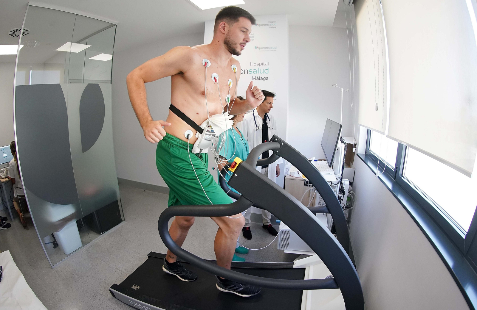 El Unicaja comienza los reconocimientos médicos con Barreiro y Saint-Supéry