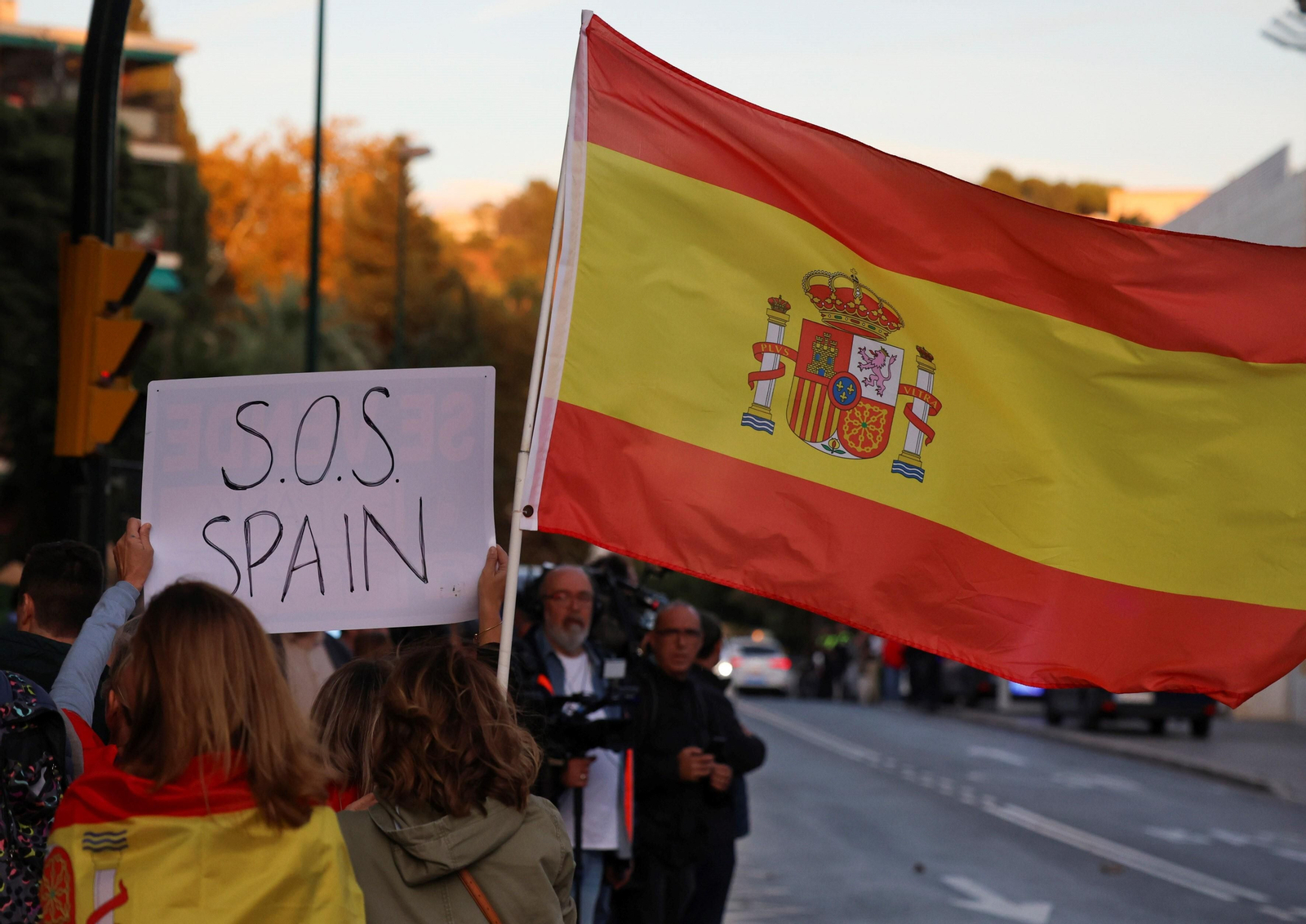 Las fotos de la protesta en Málaga contra Pedro Sánchez: "Se vende España por 7 votos" Las fotos de la protesta en Málaga contra Pedro Sánchez: "Se vende España por 7 votos"