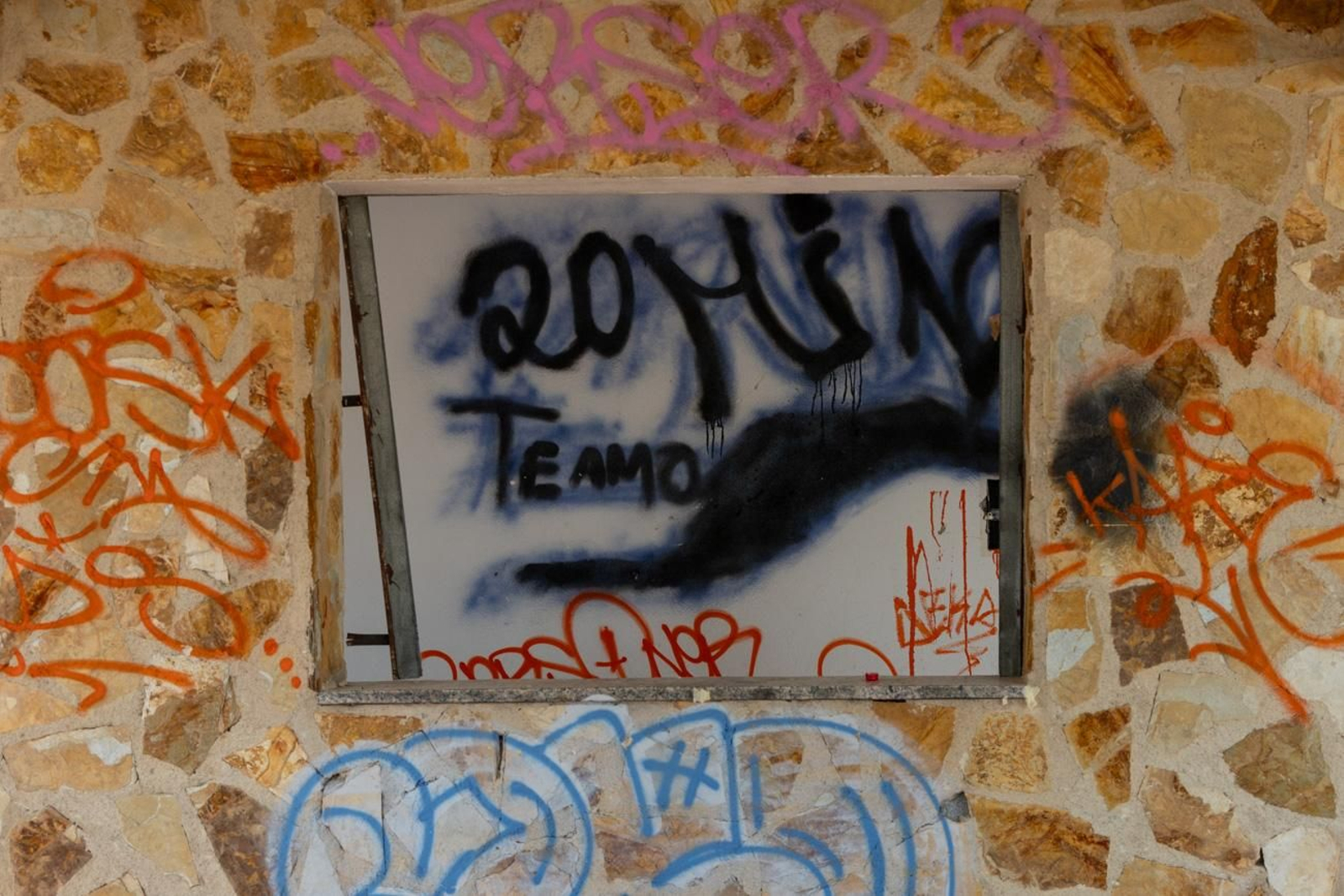 Estado de abandono del parque del Cerro de las Canteras