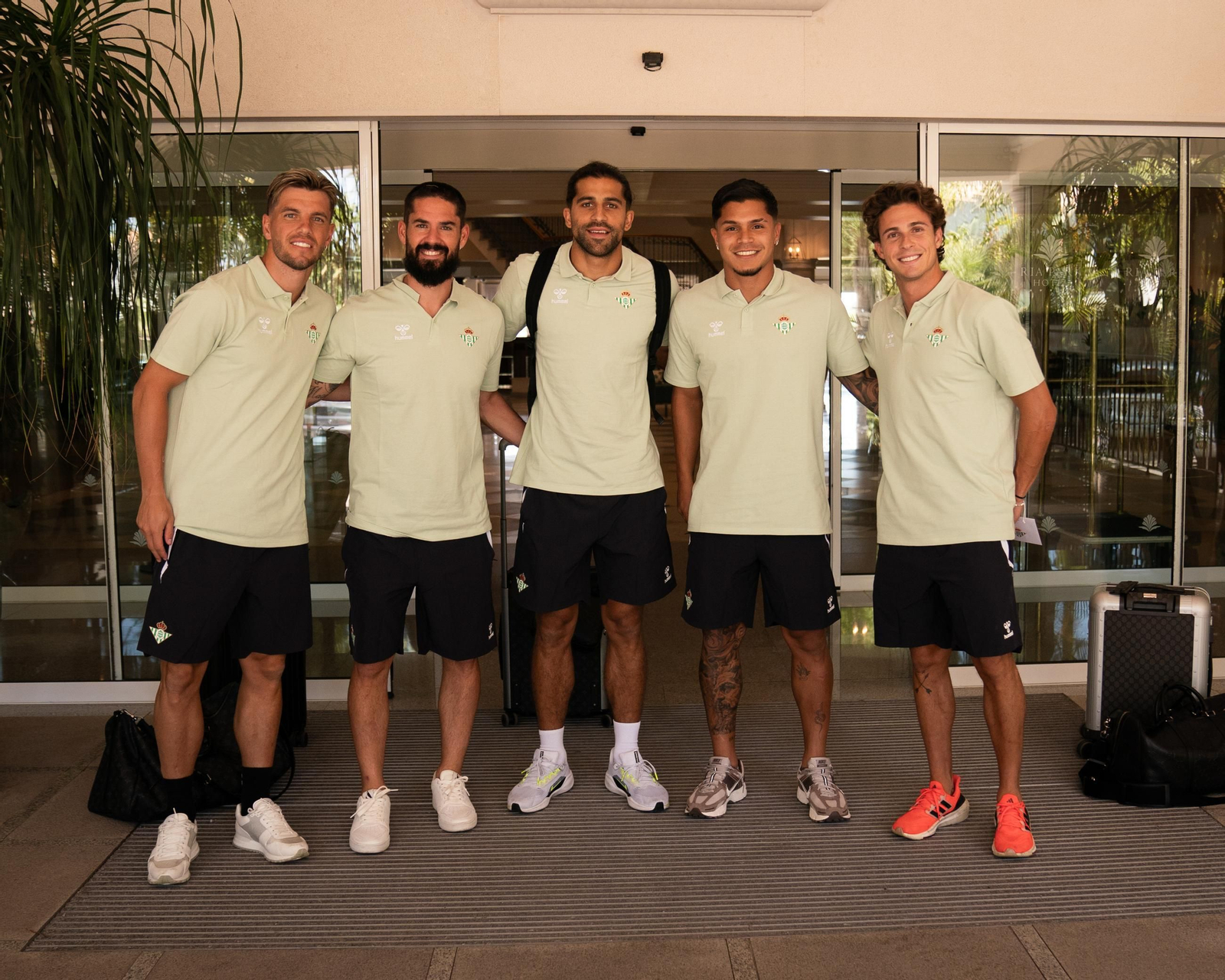 Las fotos del Betis con los recién llegados a Almancil