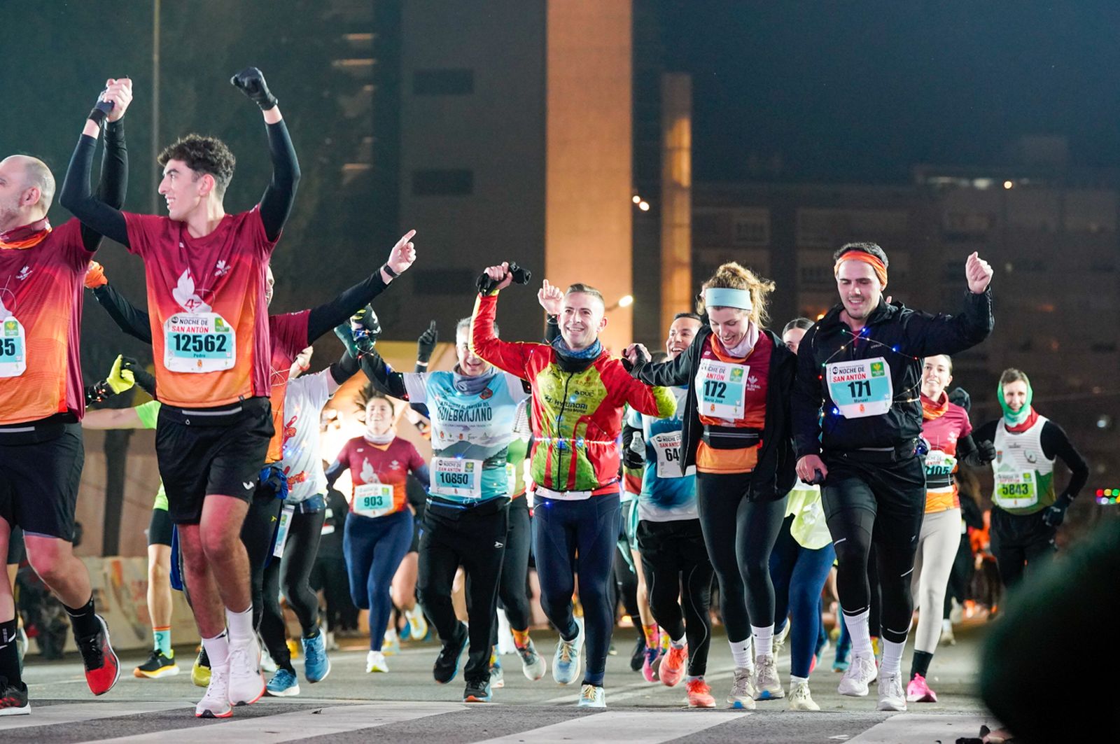 En imágenes: búscate en tu llegada a meta de la Carrera de San Antón 2026 (17)