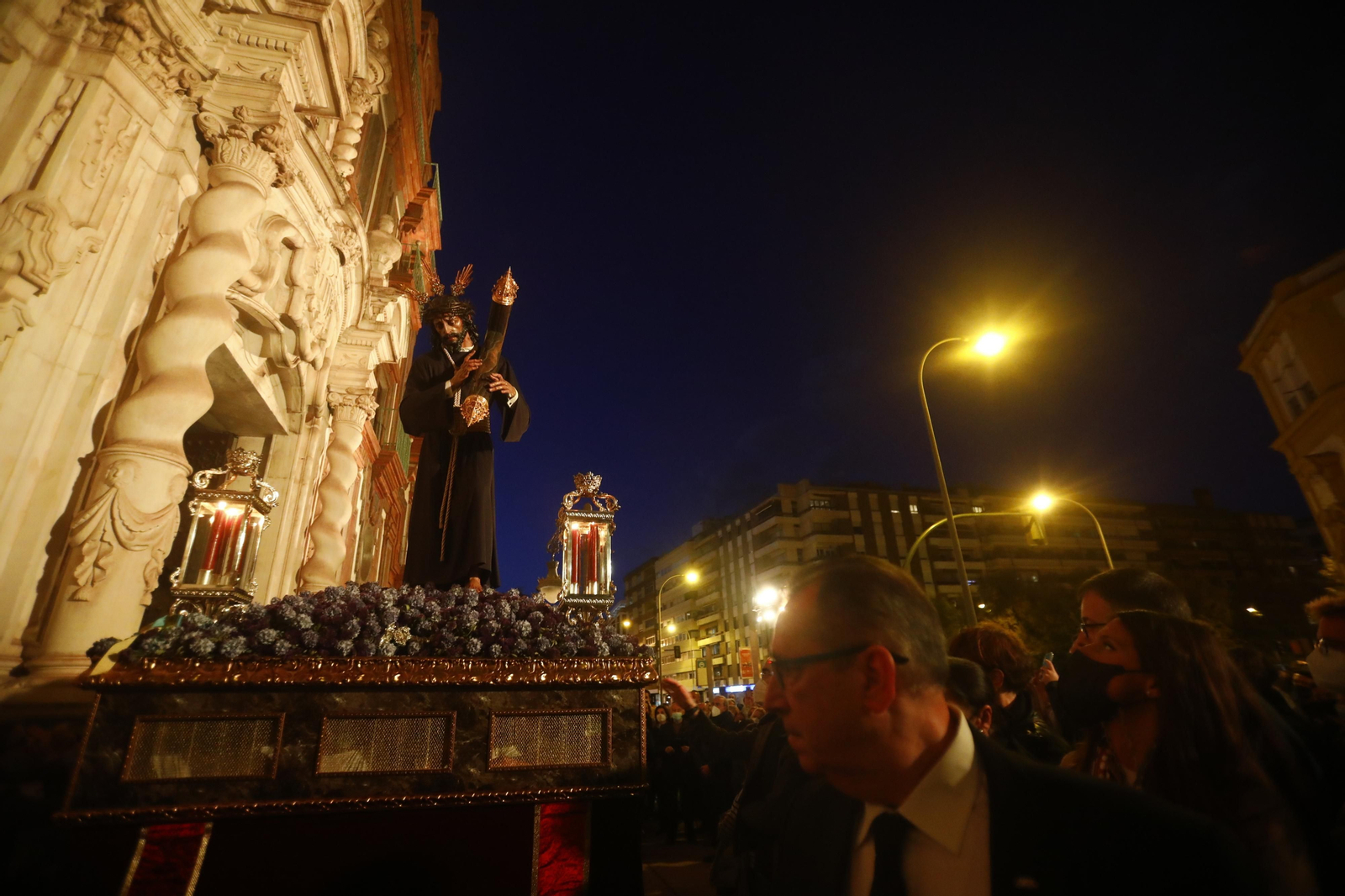 El vía crucis del Señor del Soberano Poder de Córdoba, en imágenes