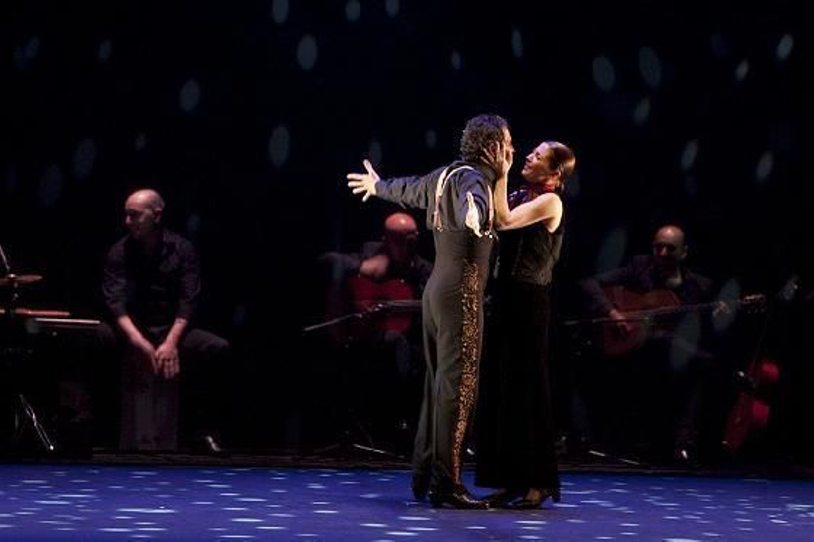 Una emocionada Sara Baras se despide temporalmente de los escenarios para dedicarse a su familia. 

Foto: Lourdes de Vicente