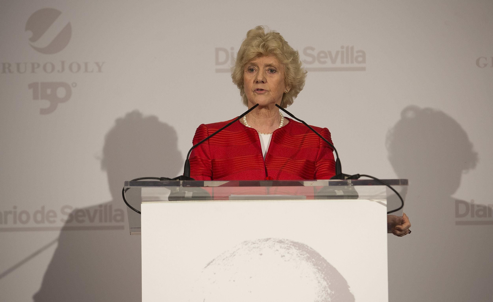 La entrega del VIl Premio Manuel Clavero a Soledad Becerril, en imágenes