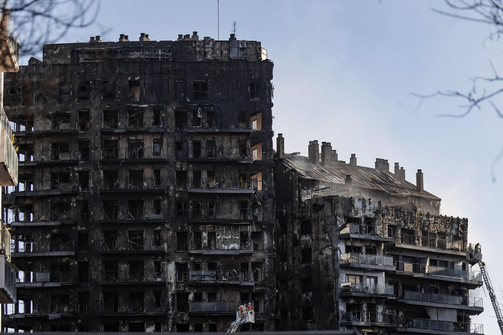 El aspecto desolador de los edificios incendiados El aspecto desolador de los edificios incendiados