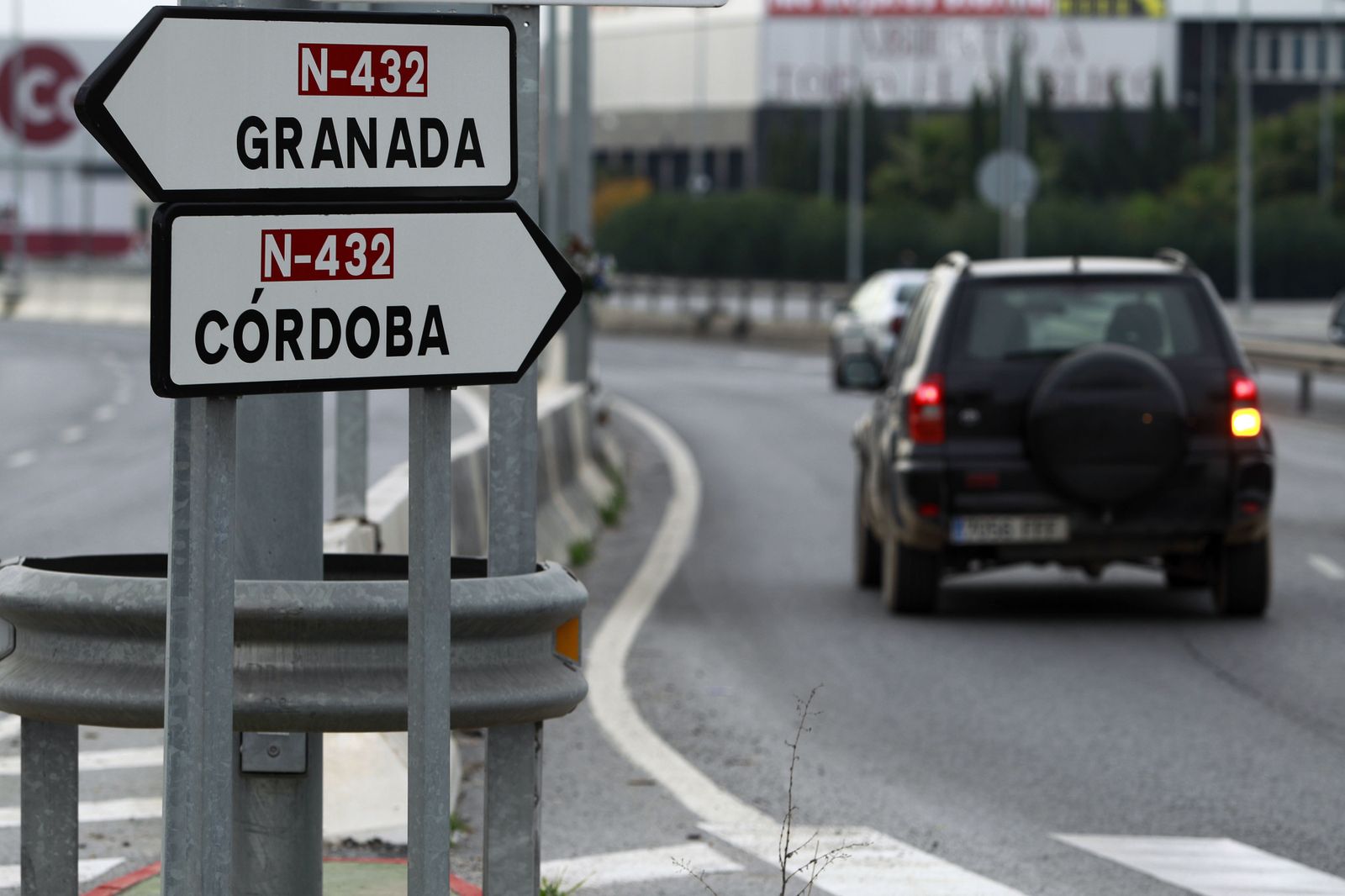 Señales en la carretera N-432.