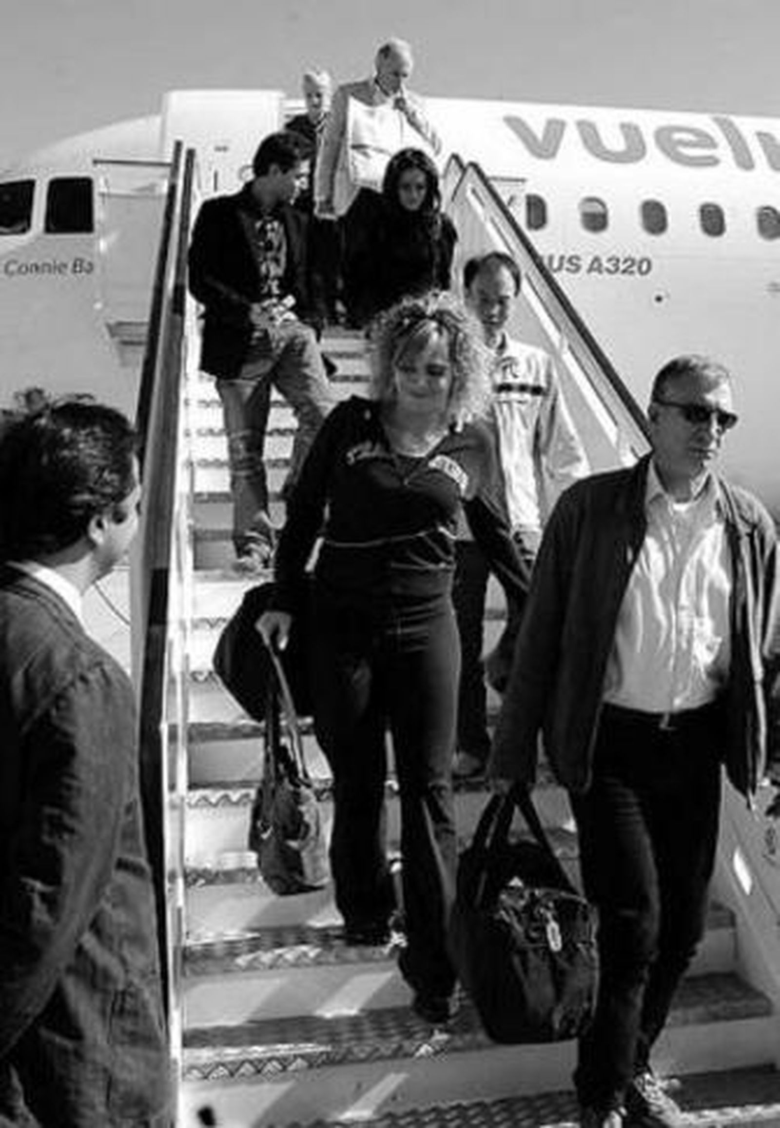 Viajeros a su llegada a Sevilla.