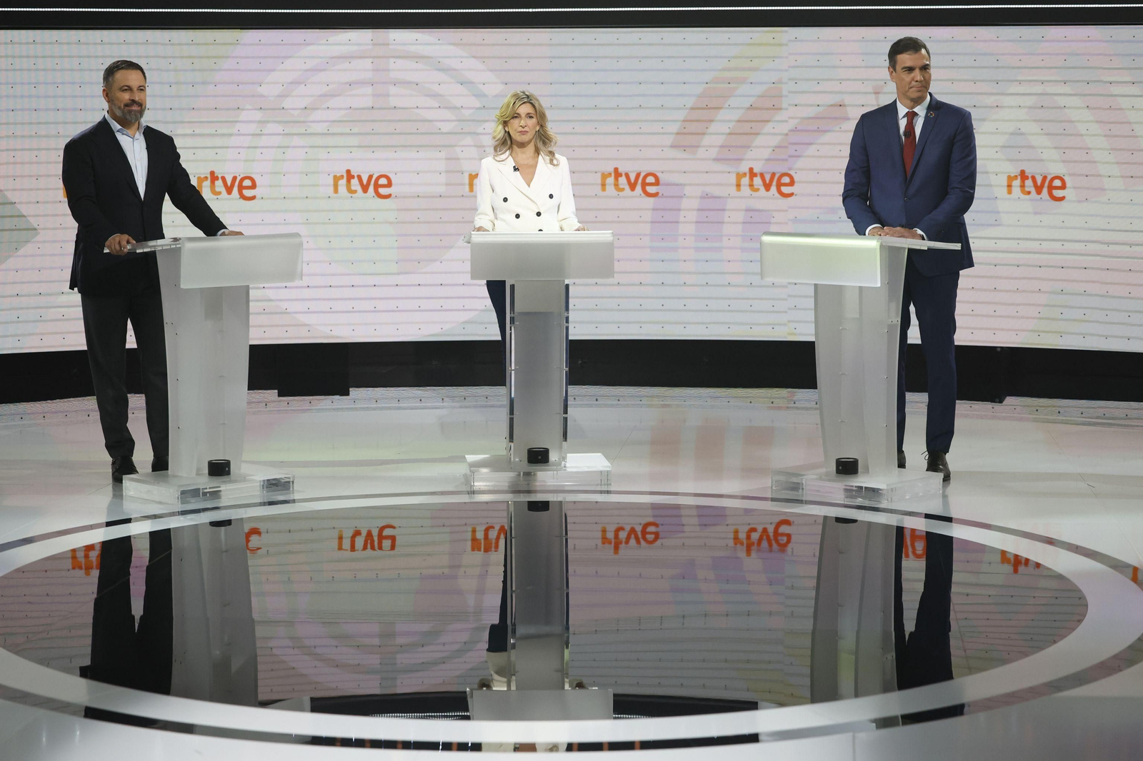 Santiago Abascal, Yolanda Díaz y Pedro Sánchez, ayer en TVE.