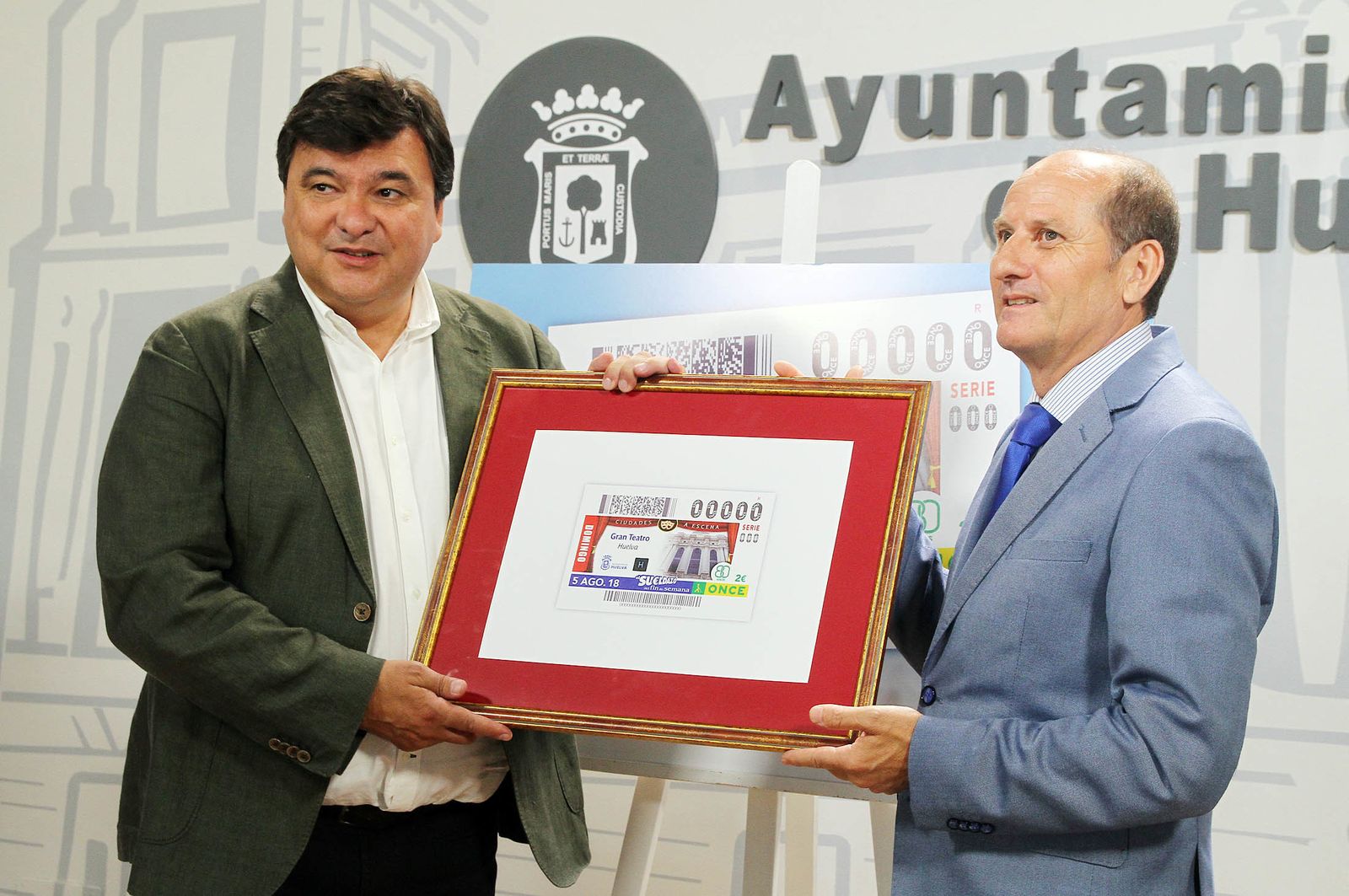 La presentación de la imagen del cupón de la ONCE dedicado al Gran Teatro de Huelva en imágenes