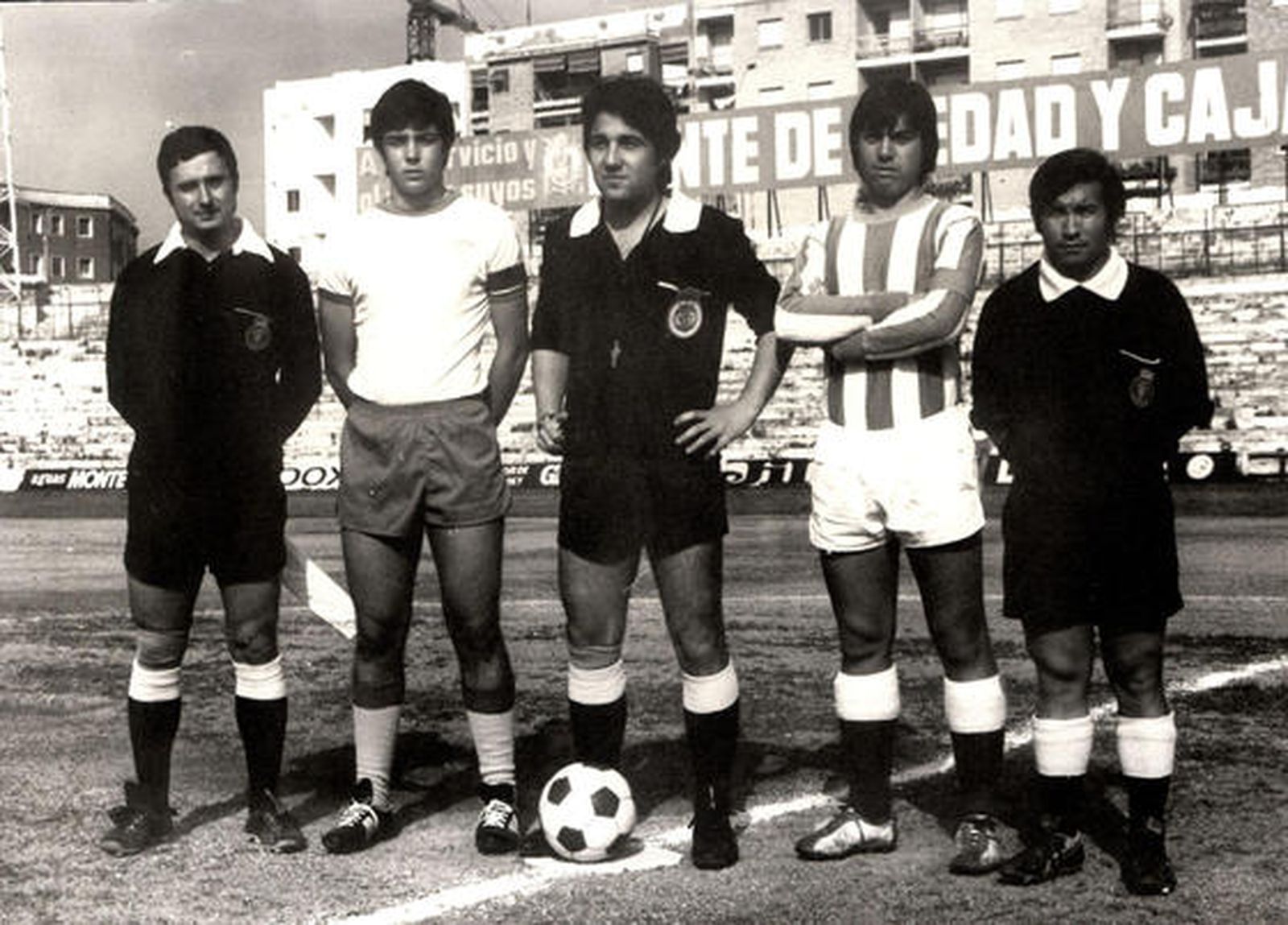 Rafael Márquez Campos, de juez de línea con Ramón del Olmo.