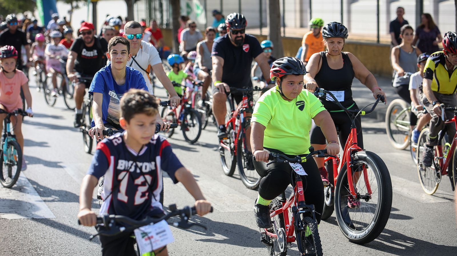 Gran ambiente en la fiesta de la bici y la amistad