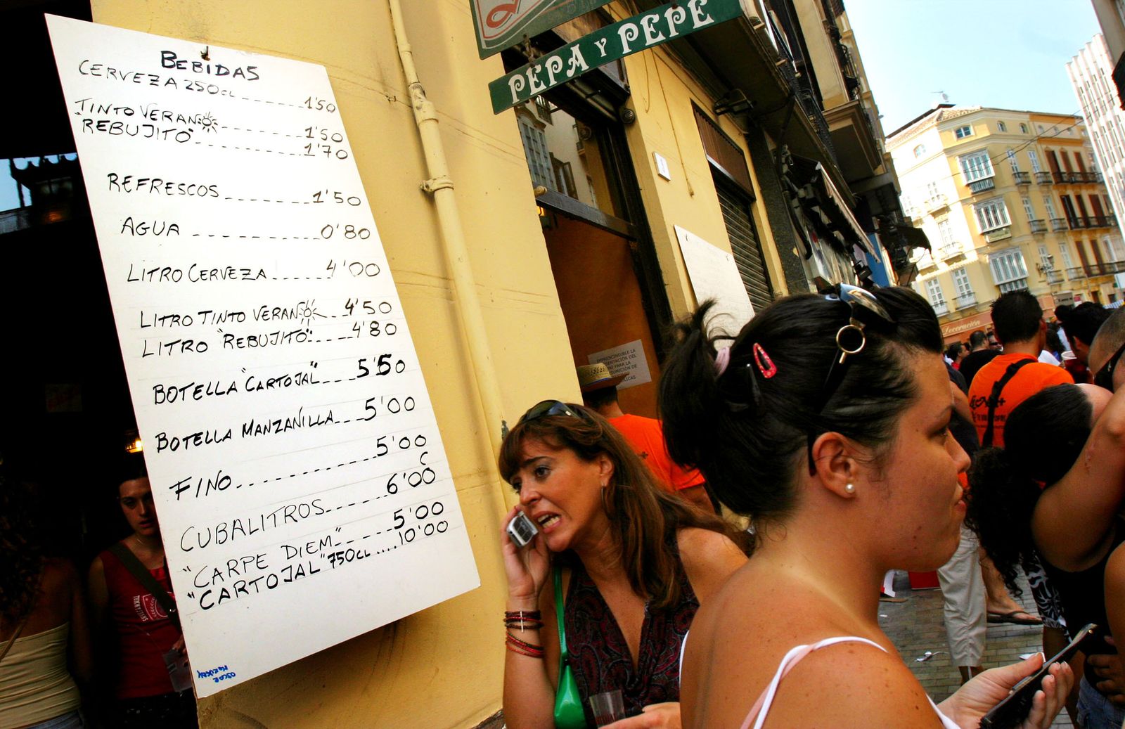 Facua recomienda que los usuarios miren siempre la carta de precios para evitar abusos