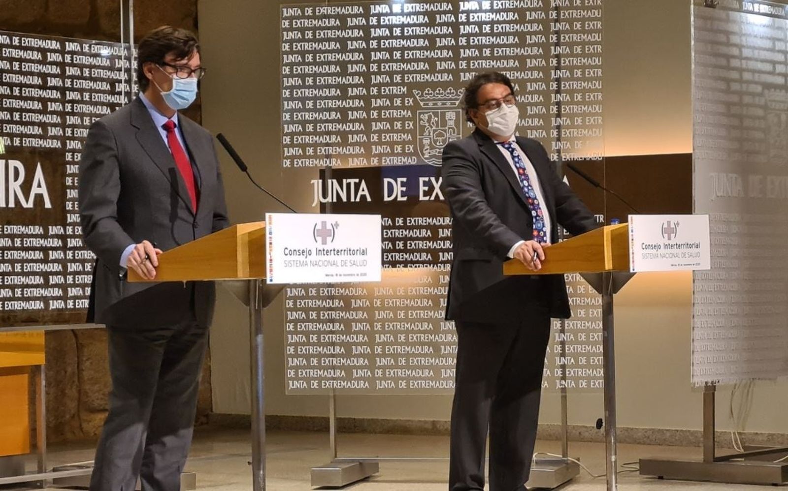 El ministro de Sanidad, Salvador Illa, y el vicepresidente segundo y consejero de Sanidad extremeño, José María Vergeles