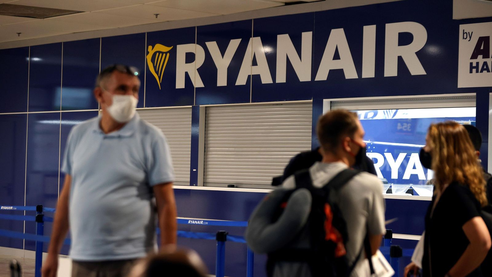 Mostrador de Ryanair en el aeropuerto Madrid-Barajas