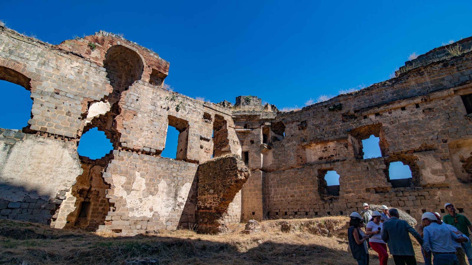 Detalle de las huellas de los cañonazos ingleses en el Castillo de Belalcázar.