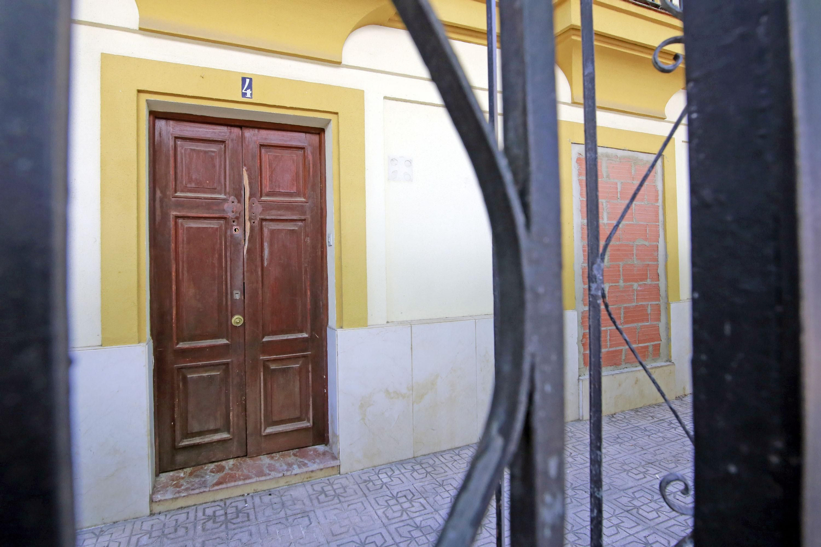 Imágenes de los vecinos en pie de guerra por los robos y los okupas en Bda España