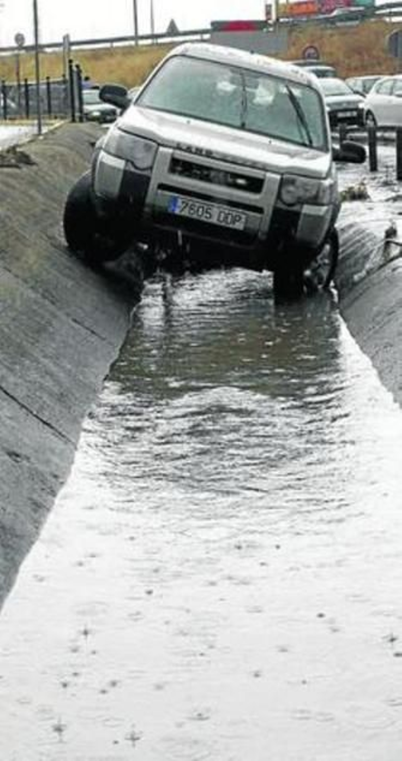 La Sierra Norte recoge 17 litros en pocas horas y el Aljarafe se inunda